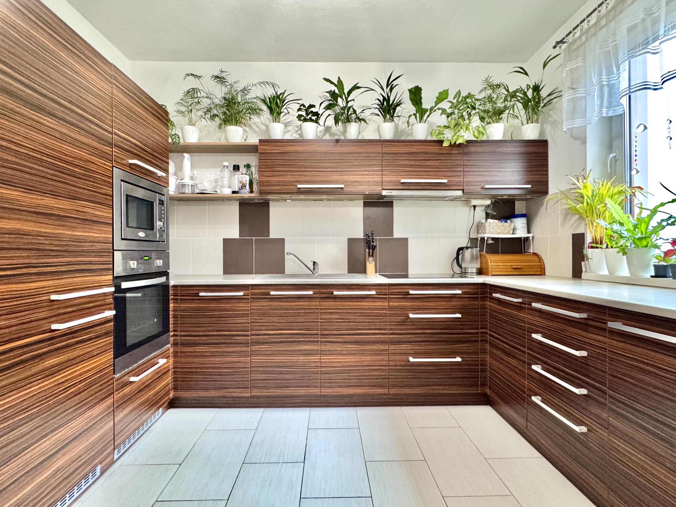 Váš nový domov bez starostí: Krásny poschodový dom z roku 2011 v obľúbenej lokalite Krivé Kúty