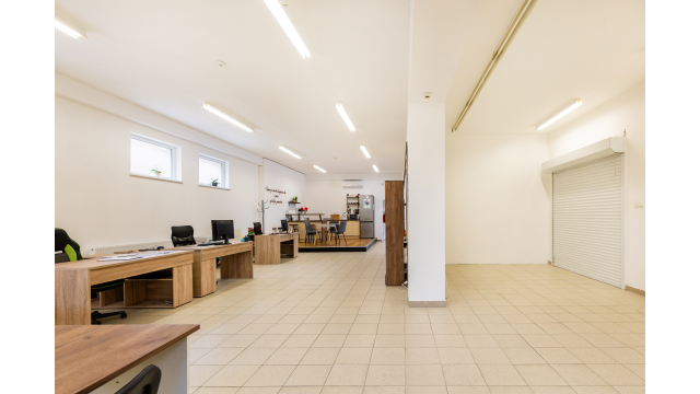 SKLADOVÉ PRIESTORY+ NÁKLADNÁ  PLOŠINA