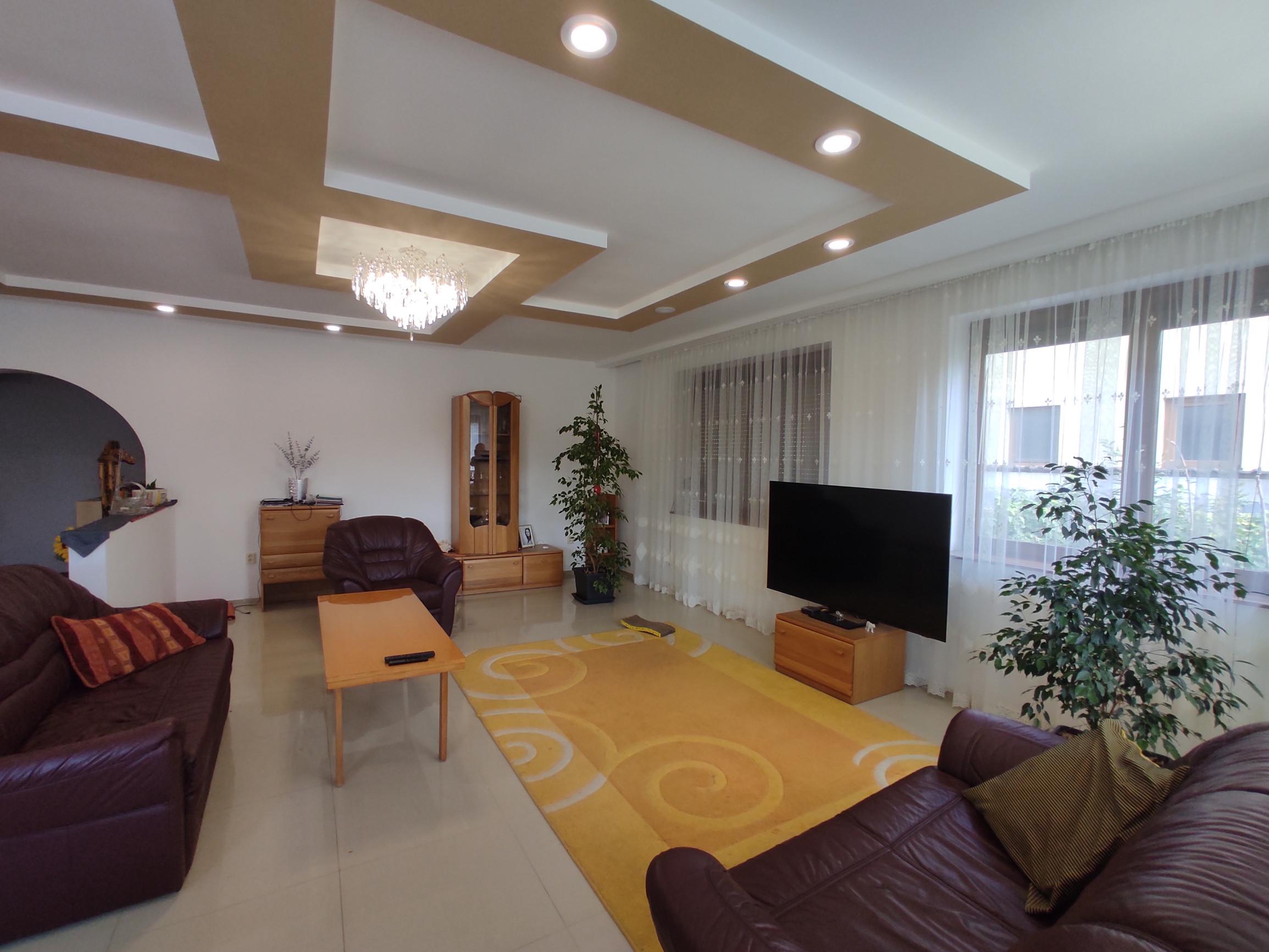 5-izbový rodinný dom s hosťovským bytom v centre Ivanky pri Dunaji