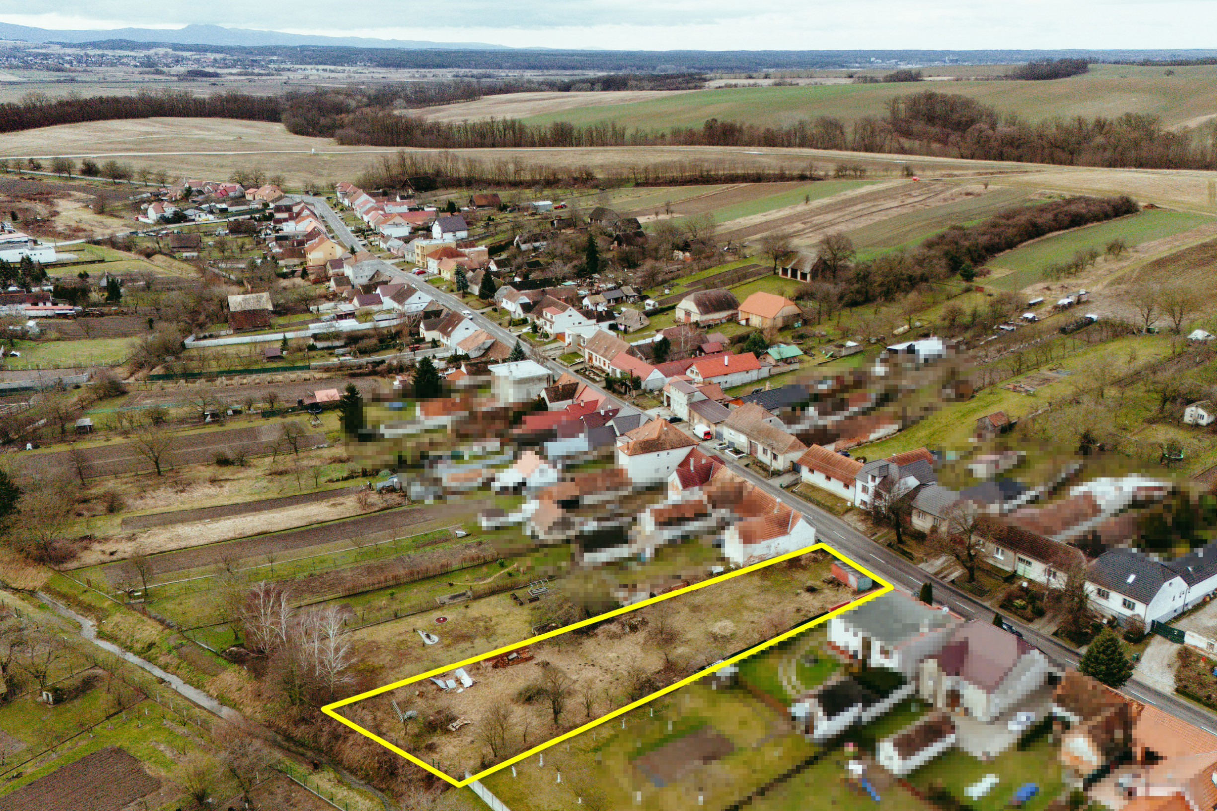 Stavebný pozemok s možnosťou okamžitej výstavby v obci Štefanov - 1585m2