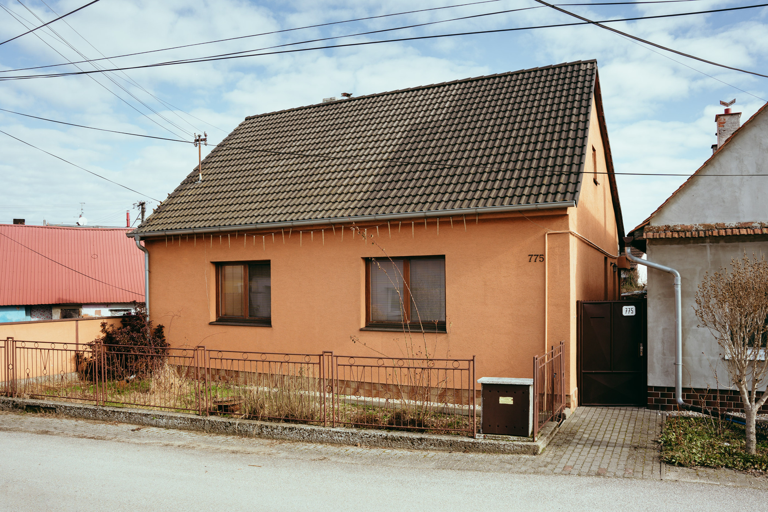 4i rodinný dom v Šaštíne s hospodárskymi budovami