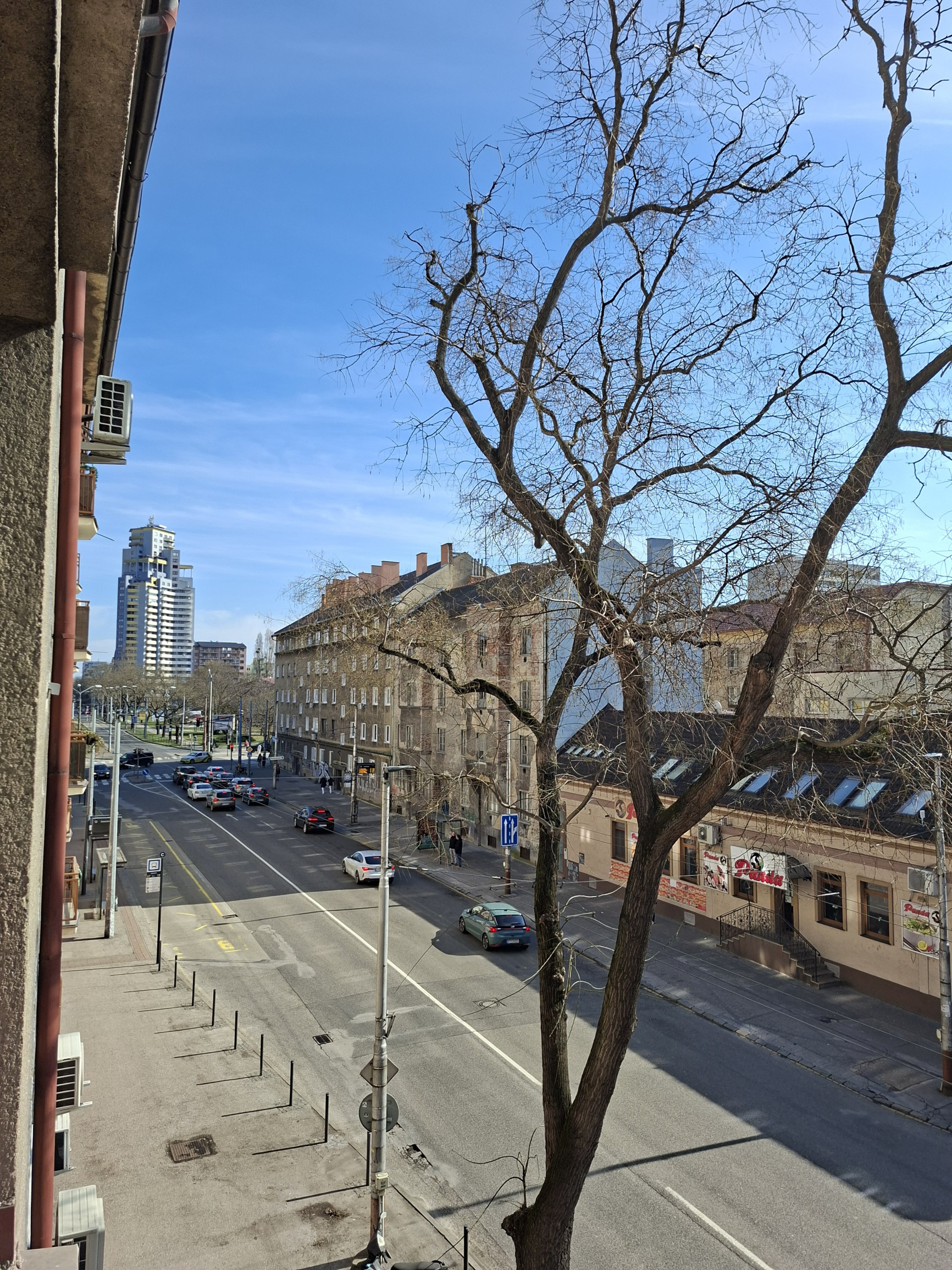 NA PRENÁJOM: 1 I. BYT 43 M2, BRATISLAVA - RUŽINOV - NIVY, ZÁHRADNICKÁ ULICA (PARKOVANIE VO DVORE MOŽNÁ), CENA: 650 €