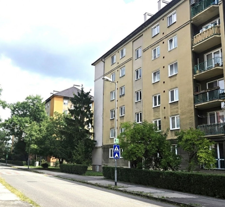 Predaj – 2 izbový byt v atraktívnej lokalite Bratislava II – Ružinov, časť Nivy, Jelačičova ulica.