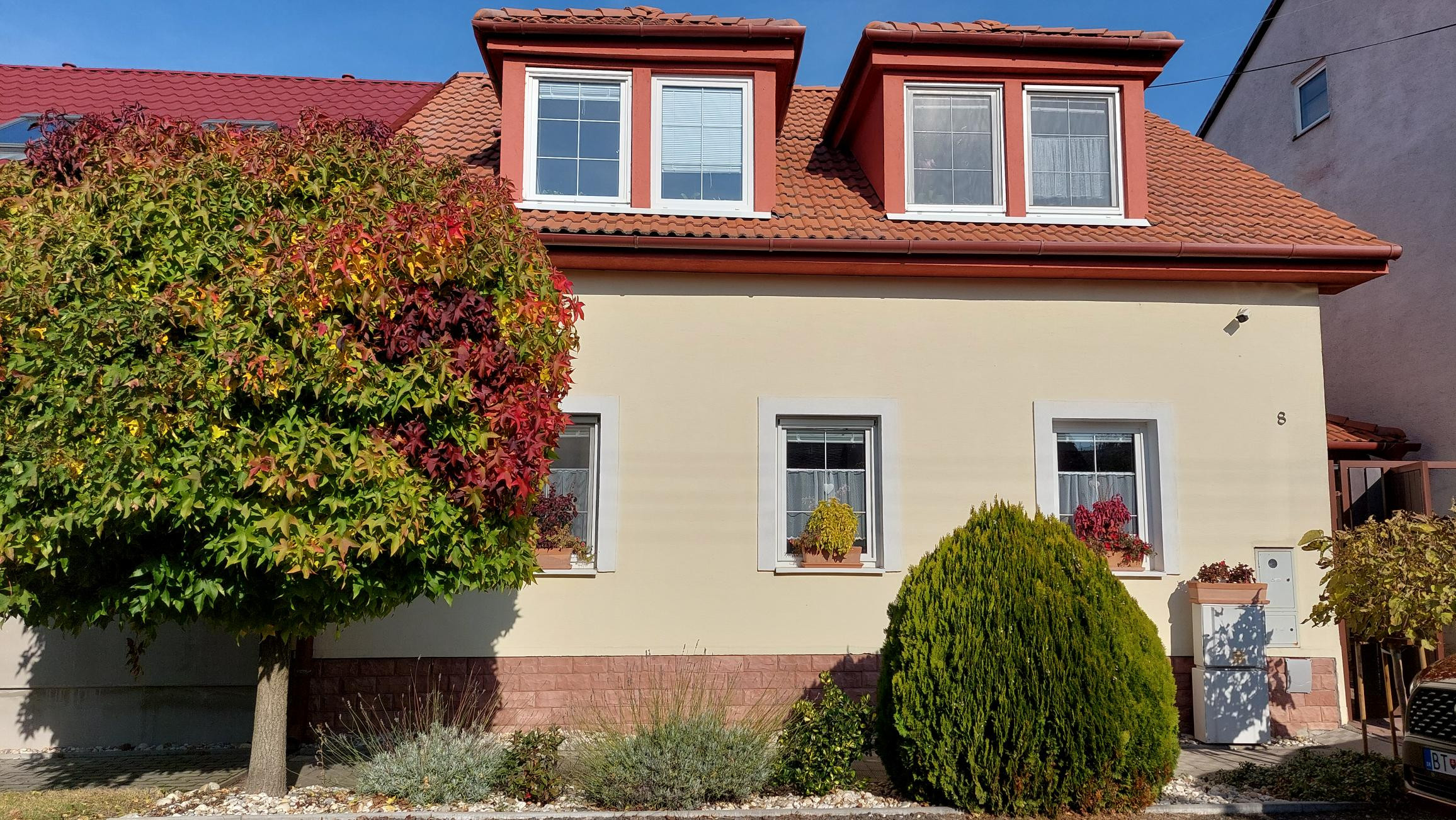 STUPAVA - Rodinný dom s atmosférou  - 5 izieb, záhrada, bazén, parkovanie