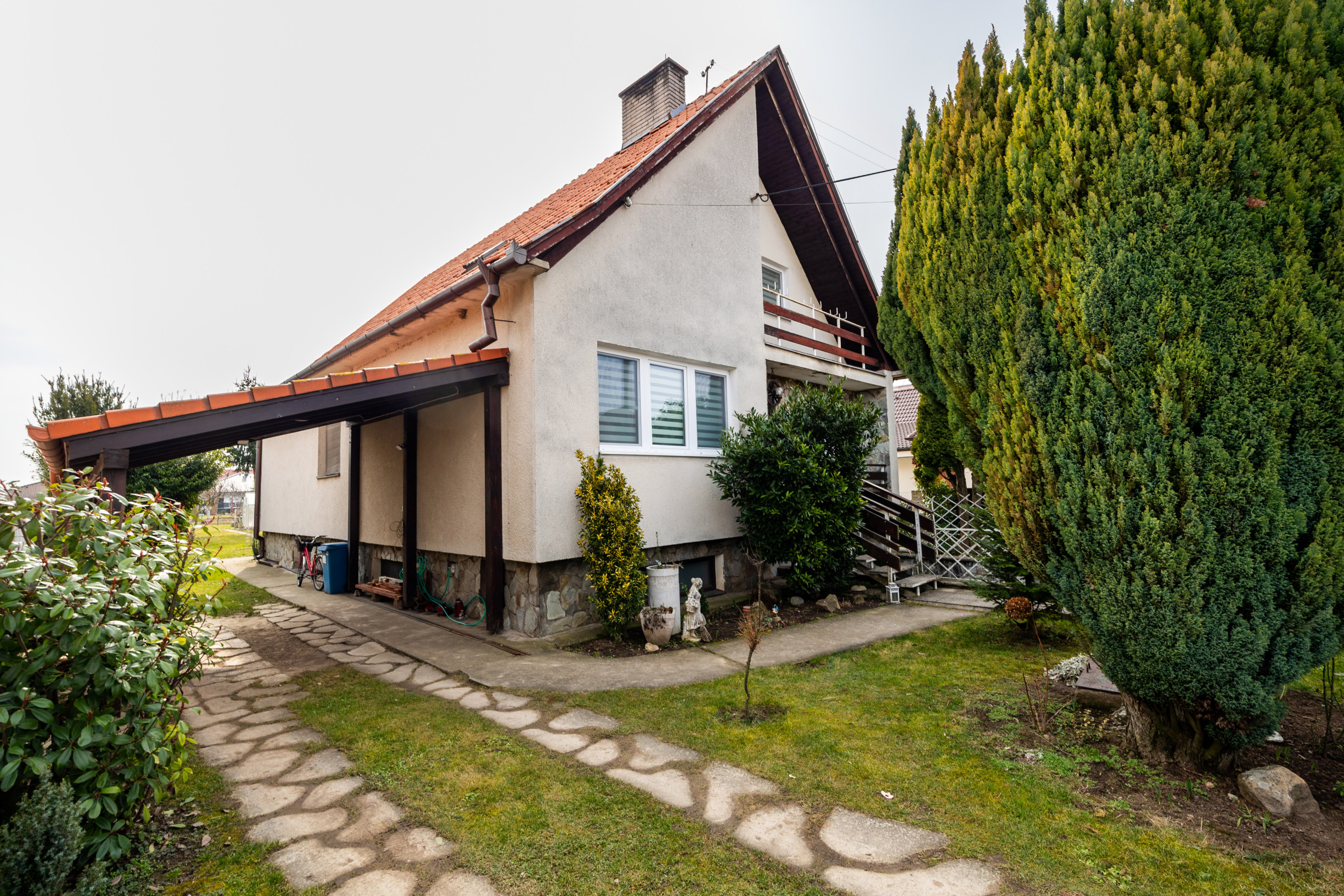 6-izbový rodinný dom s viacúčelovým veľkým pozemkom – Ivanka pri Nitre, len 10 minút od mesta Nitra