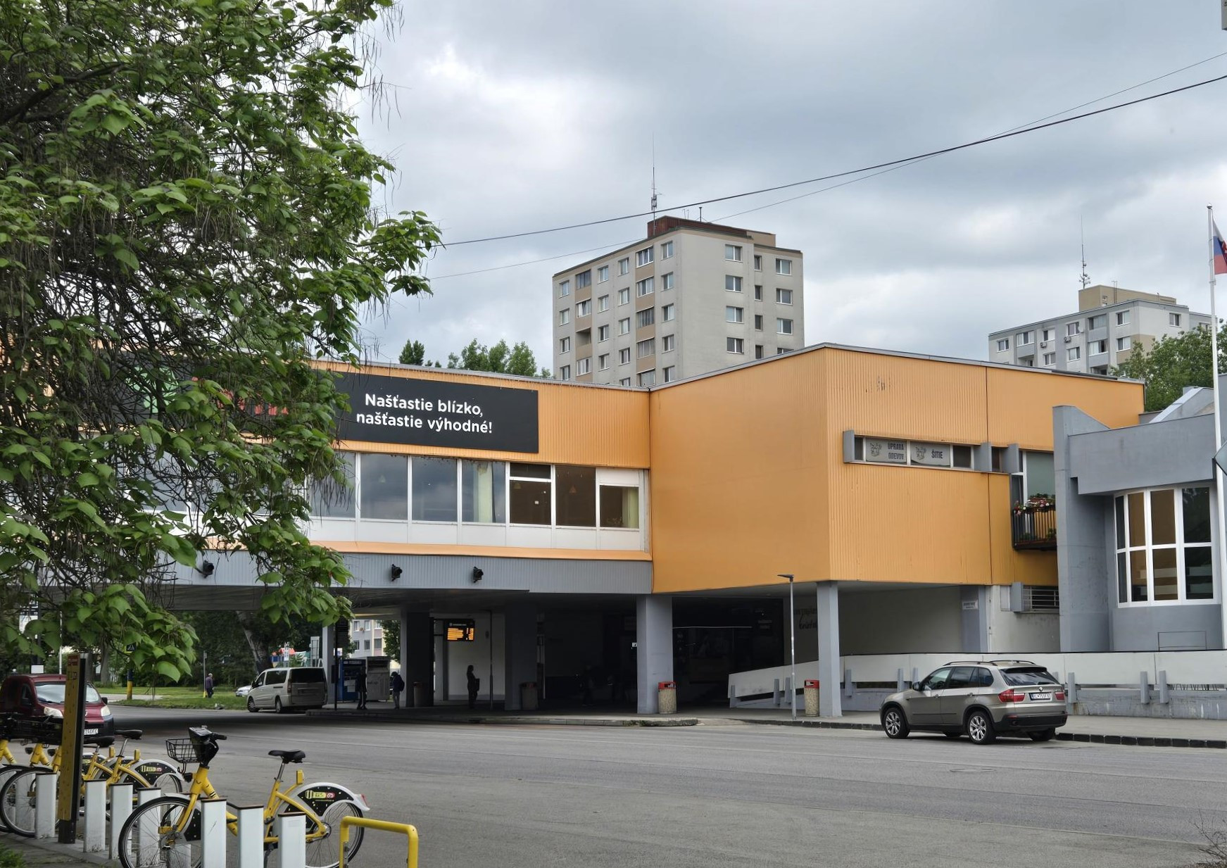 Obchodný priestor na prenájom – 75 m², Ovsištské námestie, Bratislava V – Petržalka