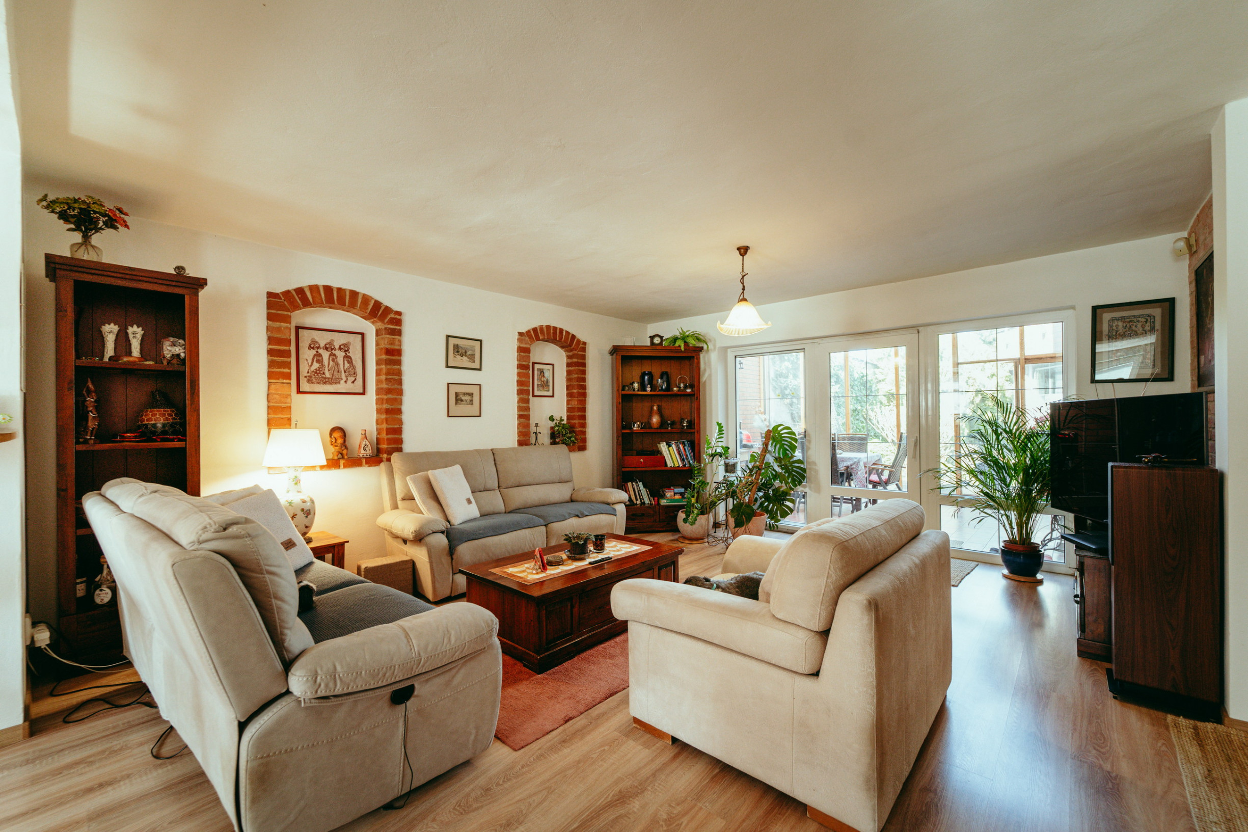 STUPAVA - Rodinný dom s atmosférou  - 5 izieb, záhrada, záhradný domček, bazén, parkovanie