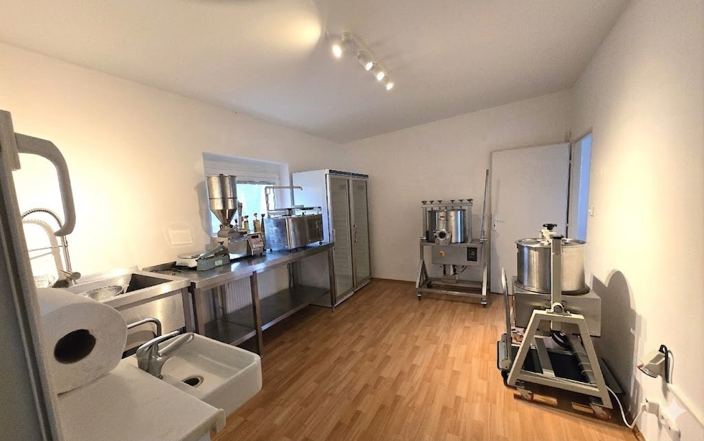 PRENÁJOM – GASTRO VÝROBŇA S VYBAVENÍM | ZÁHORSKÁ BYSTRICA – BA IV