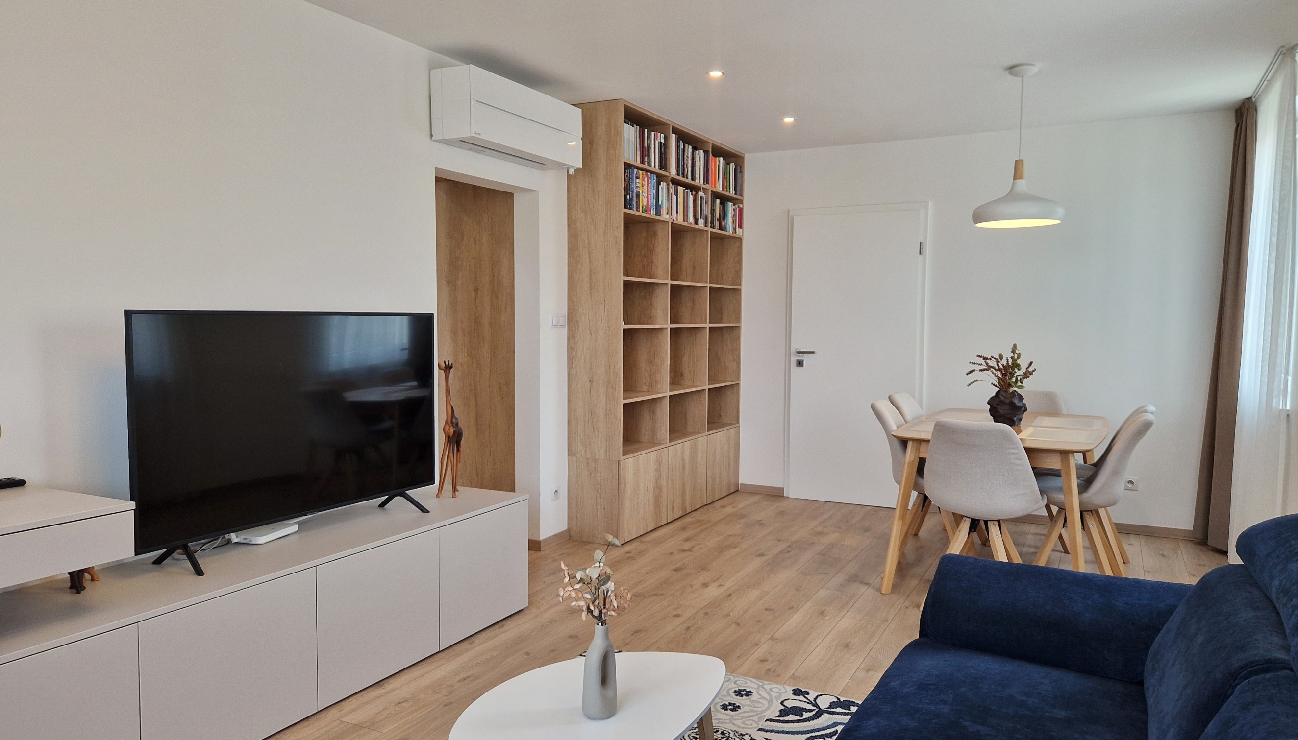 KOMPLETNE ZREKONŠTRUOVANÝ ZARIADENÝ BYT V RUŽINOVE – EXNÁROVA ULICA