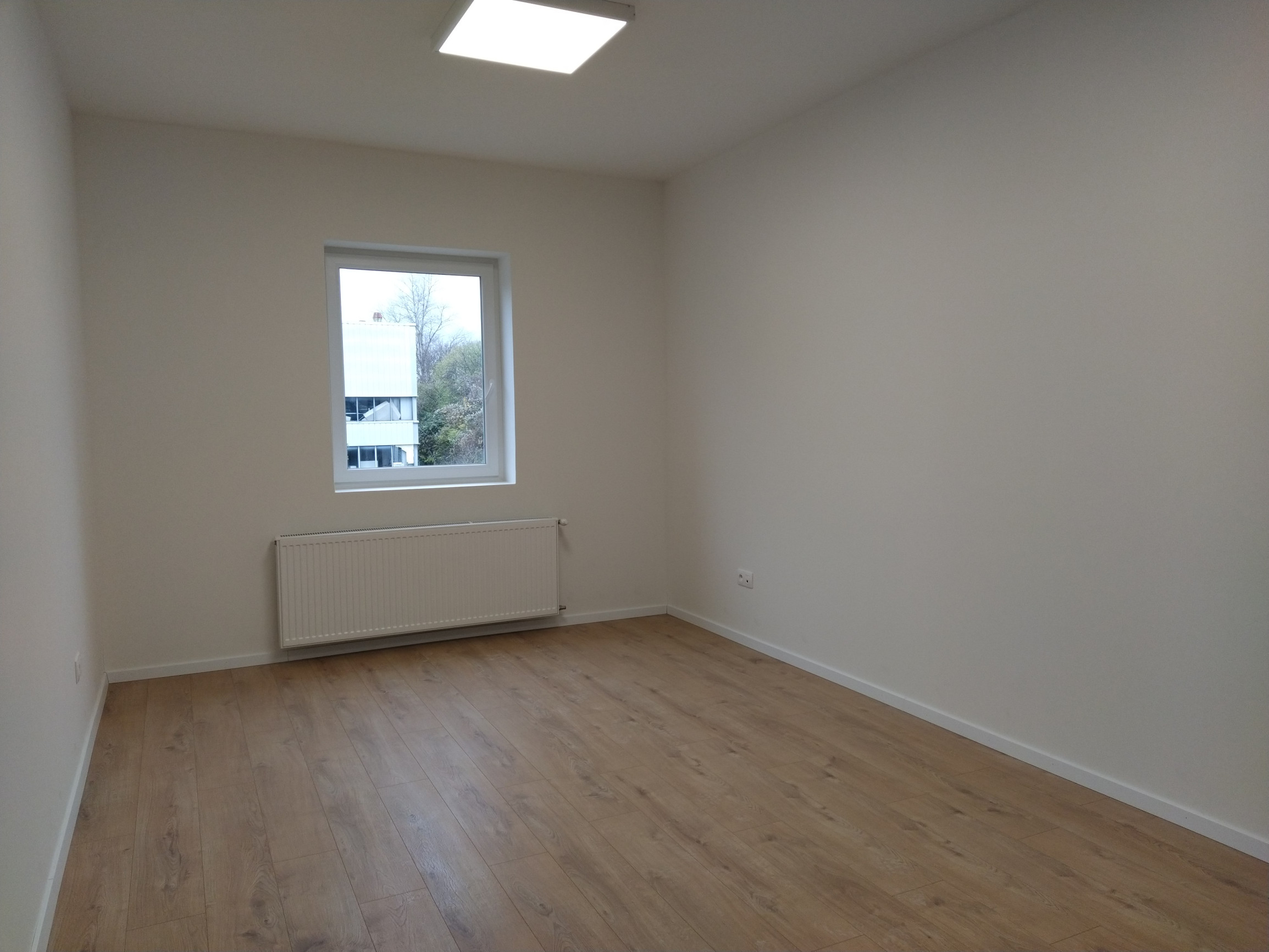 LEN: 295€/ mesiac! Prenájom kancelária 29,5 m2, ul. Polianky, BA IV., Dúbravka.