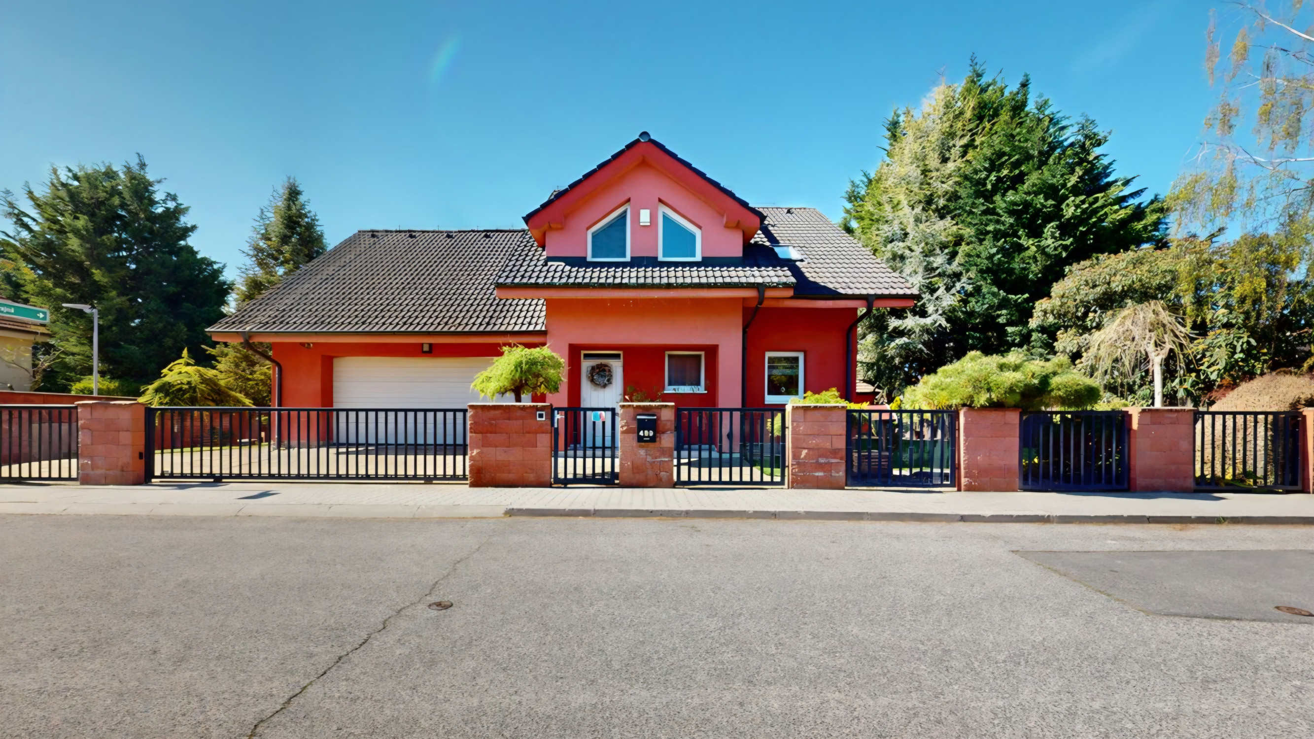 PRIESTRANNÝ 5I RODINNÝ DOM S DVOJGARÁŽOU A KRÁSNOU ZÁHRADOU