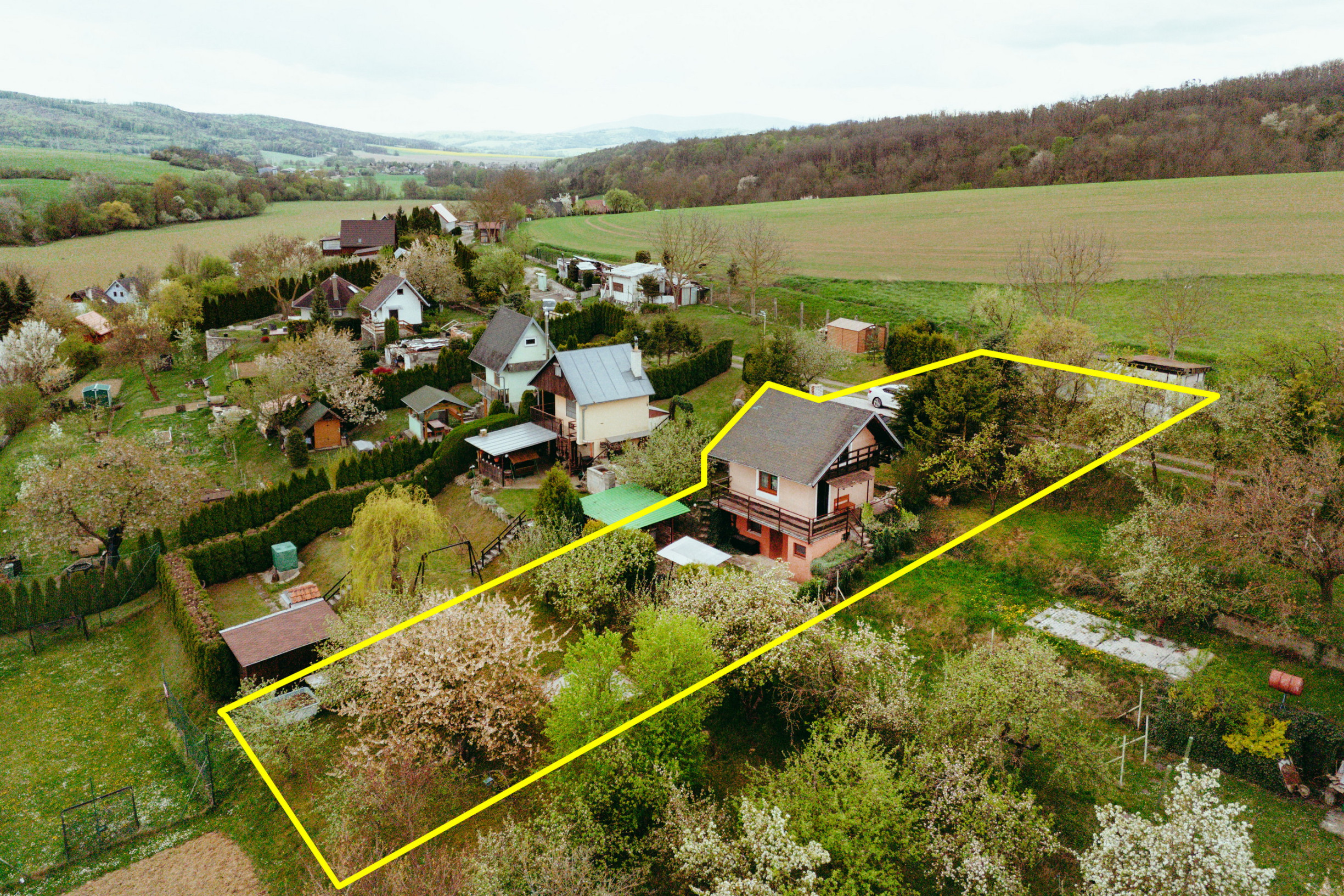 ZARIADENÁ MUROVANÁ CHATA S VÝHĽADOM – OSUSKÉ