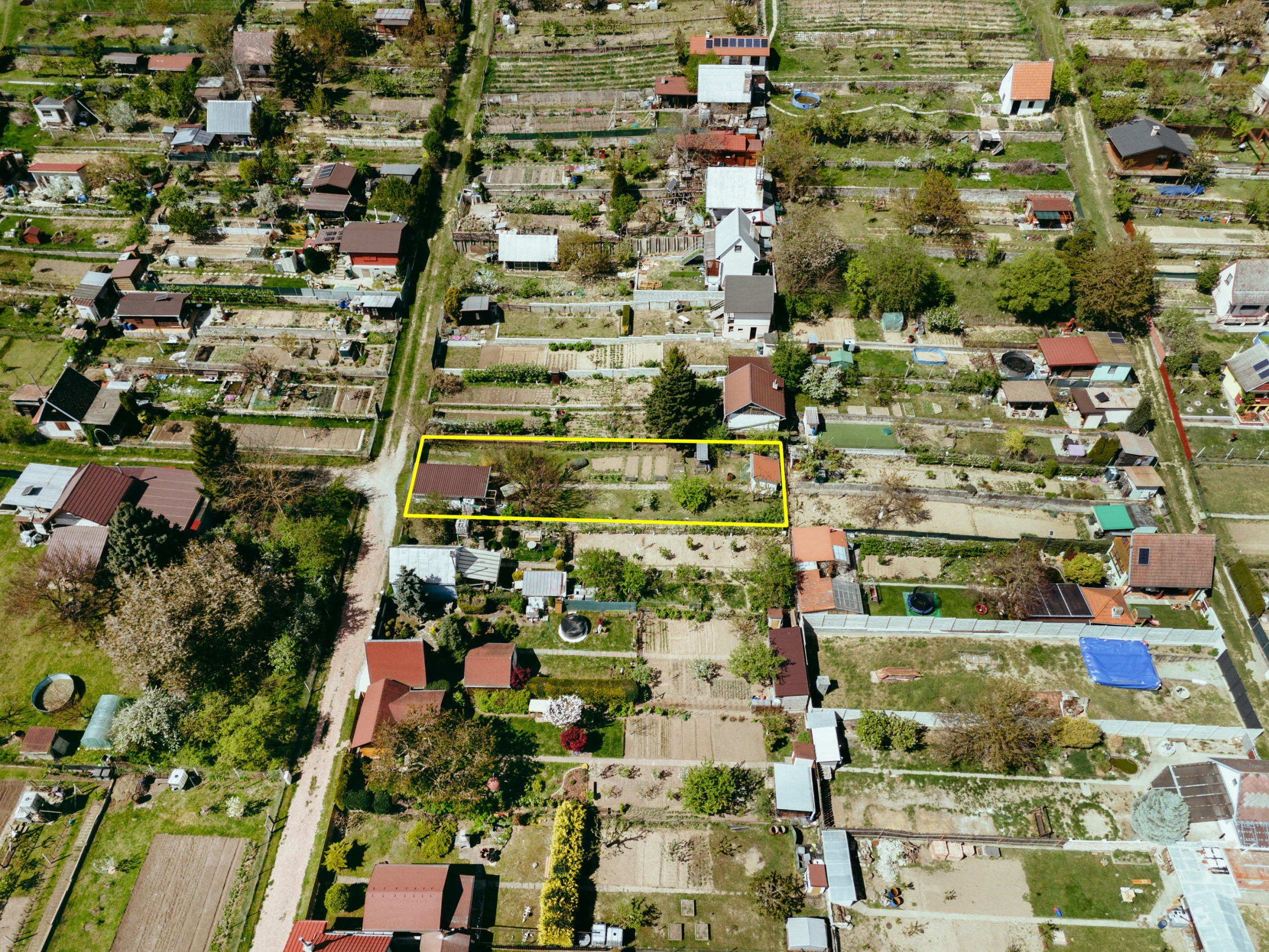 ZARIADENÁ CHATKA SO ZÁHRADOU – HOLÍČ