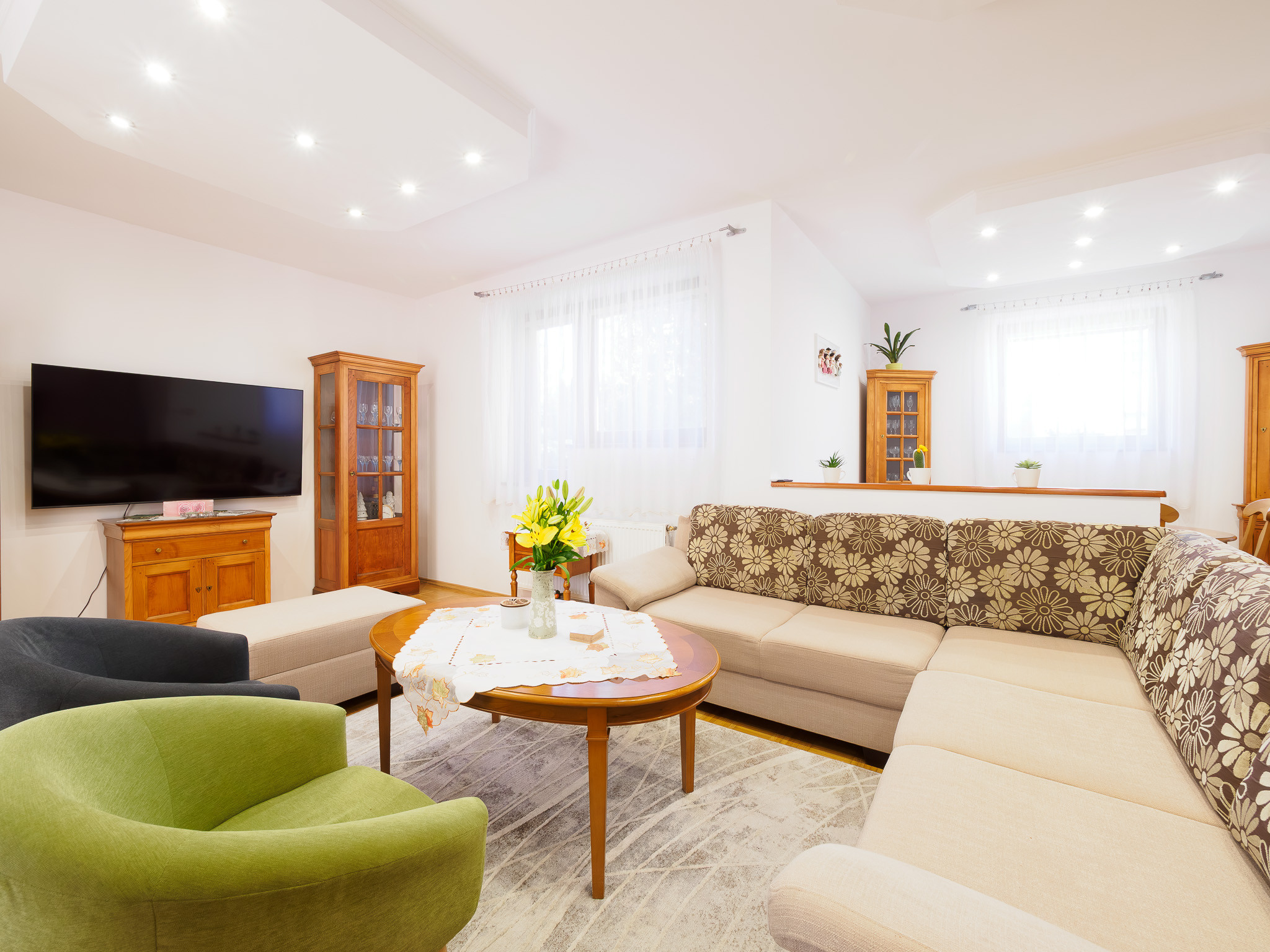 Na predaj rodinný dom s dvoma garážami a záhradným ateliérom, Šamorín-Mliečno