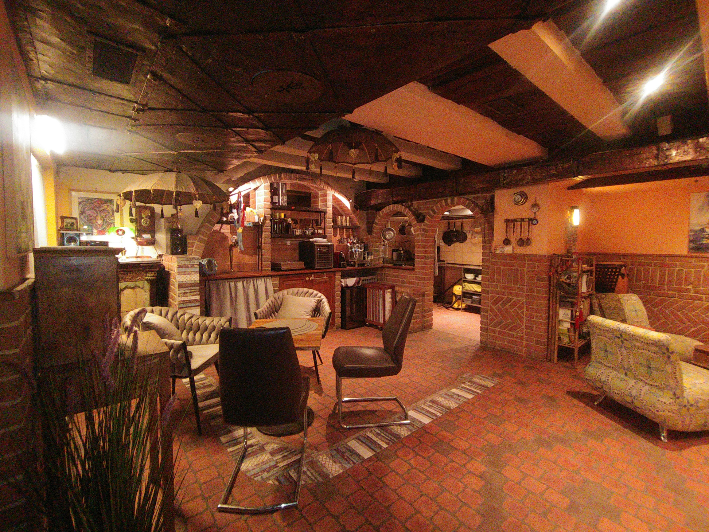 Privátny Lounge! Prenájom viacúčelový priestor 80 m2 s kuchyňou/ WC/ sprchou a parkovaním, BA I., Staré Mesto.