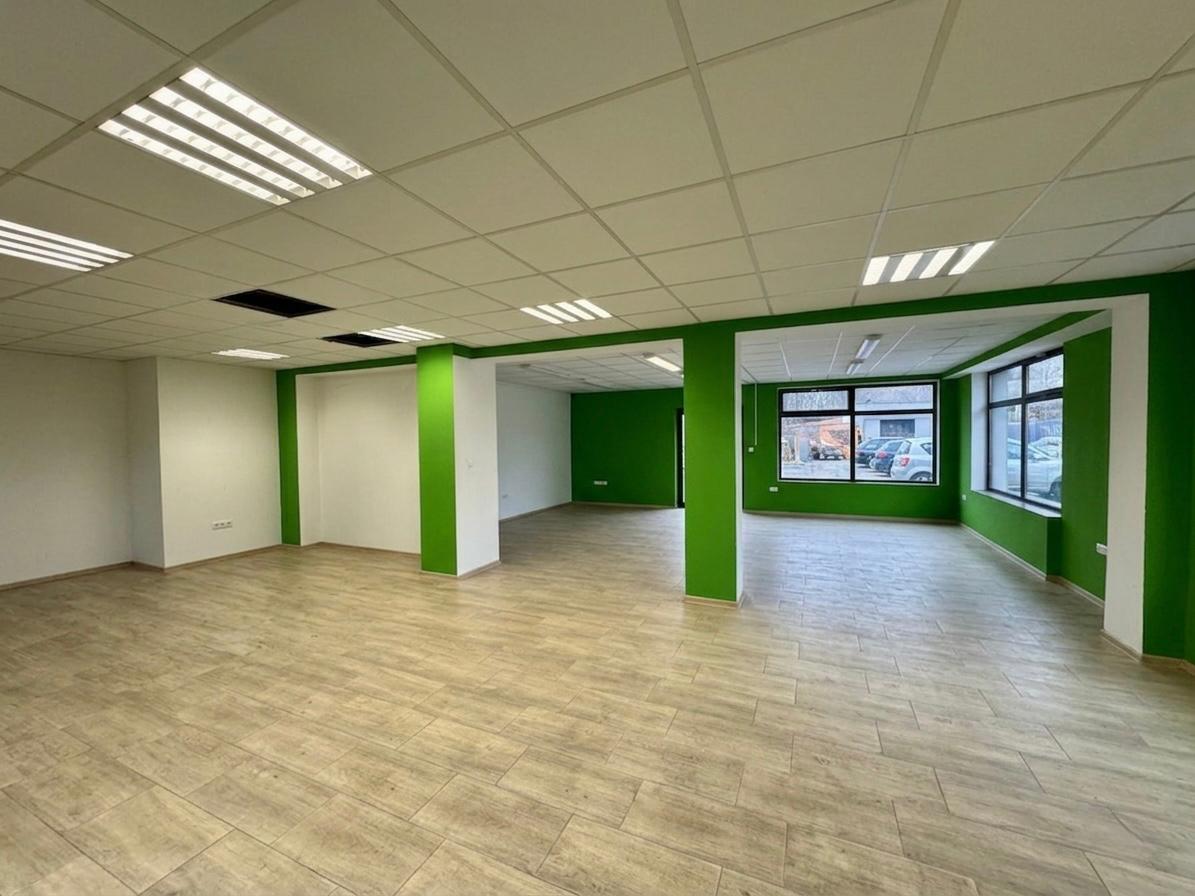 UNIVERZÁLNY PRIESTOR 80 m², STANIČNÁ UL. - HOLÍČ