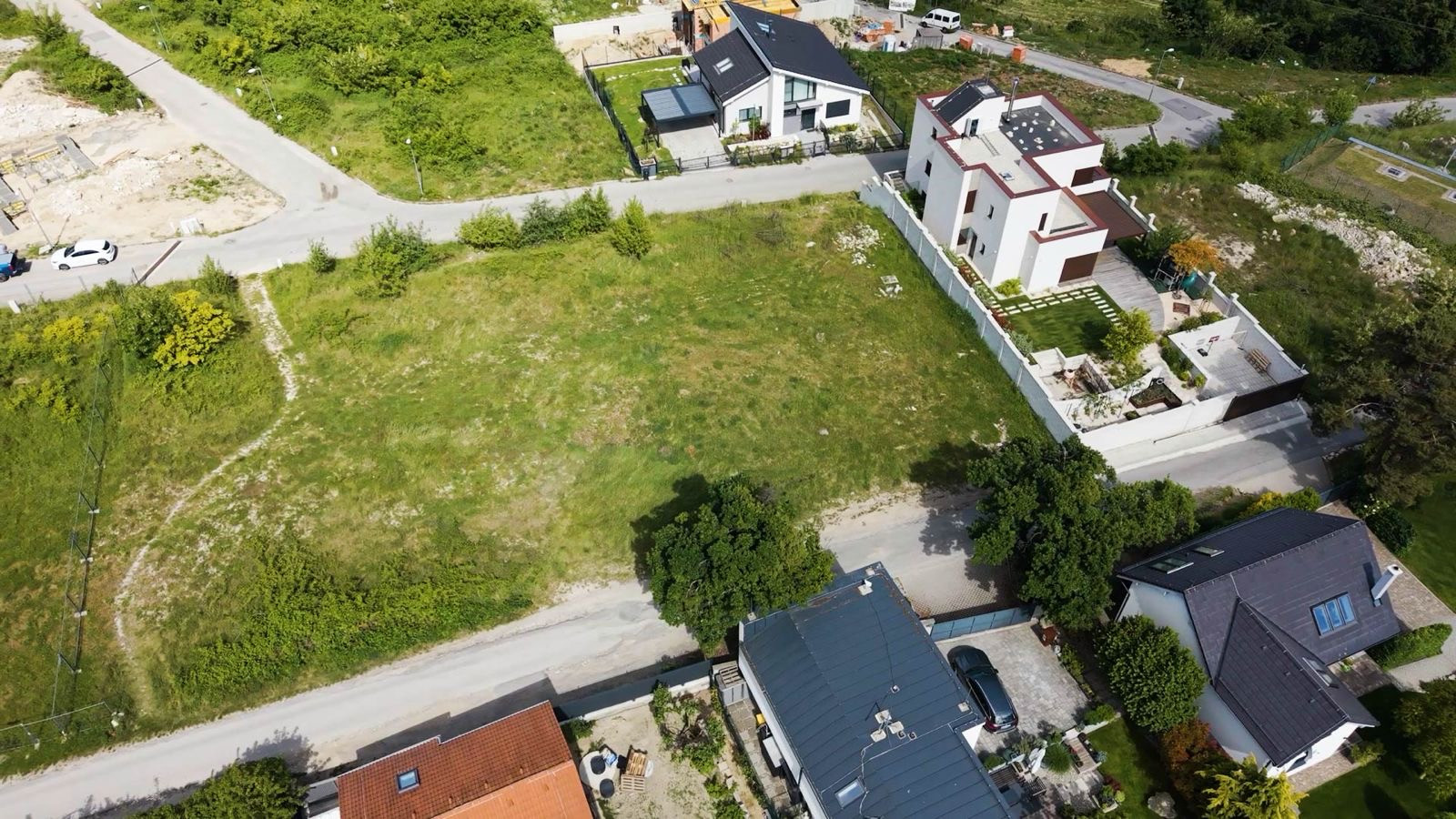 Nová Koliba- prémiový stavebný pozemok 687m² priamo pod lesom