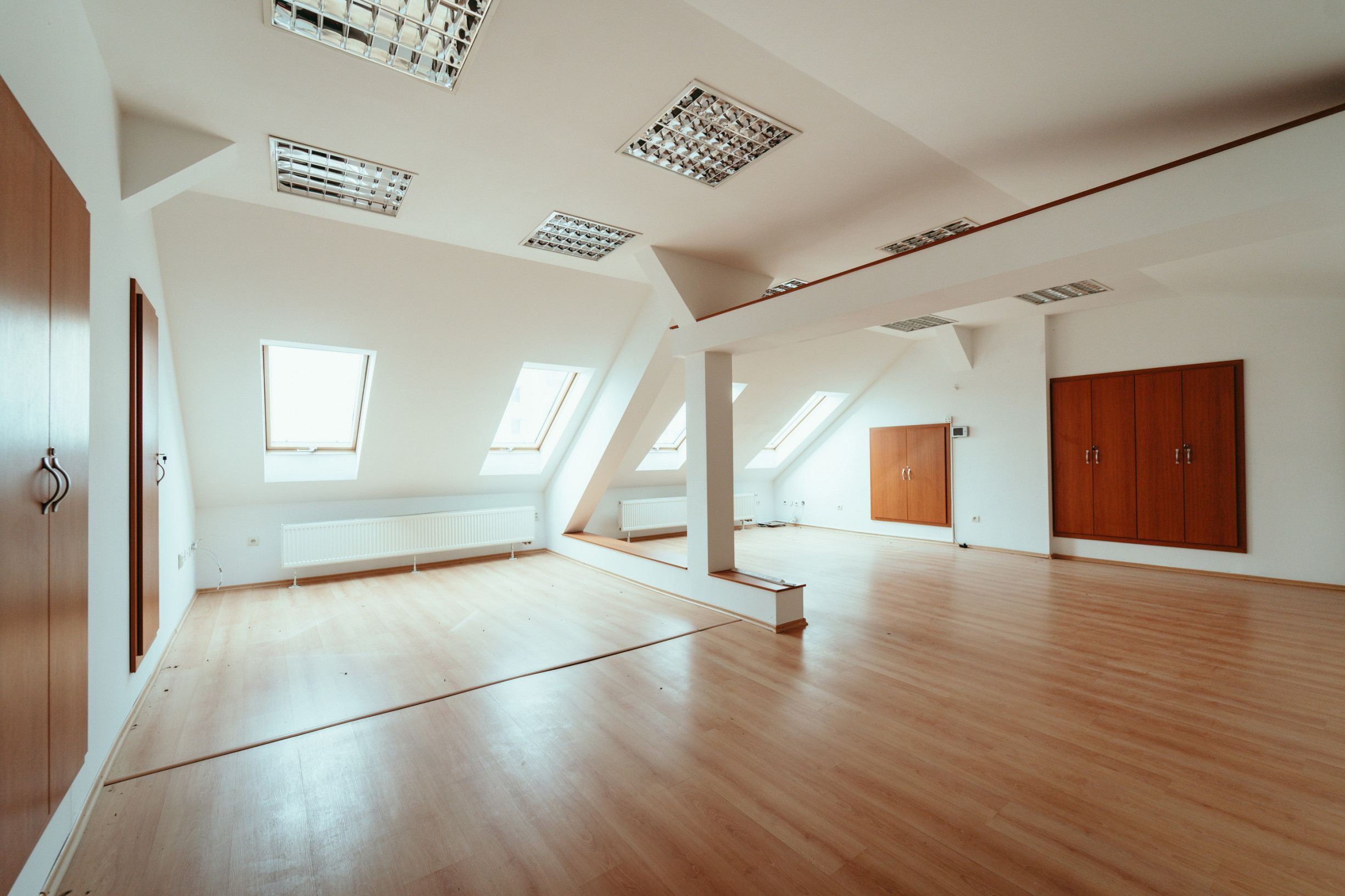 PRENÁJOM: PODNIKATEĽSKÝ OBJEKT V CENTRE HOLÍČA (260 m²)