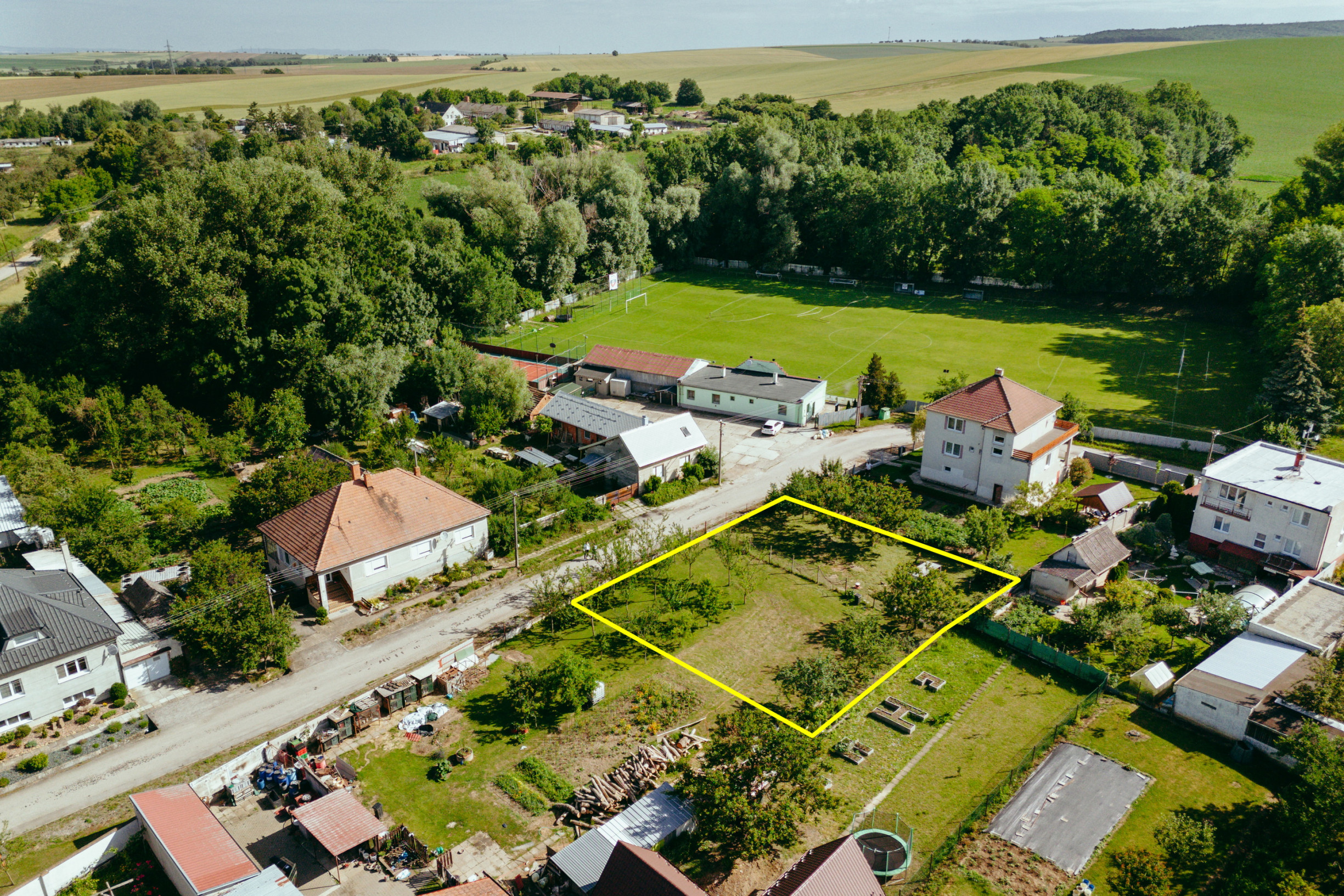 PREDAJ: STAVEBNÝ POZEMOK SO SIEŤAMI