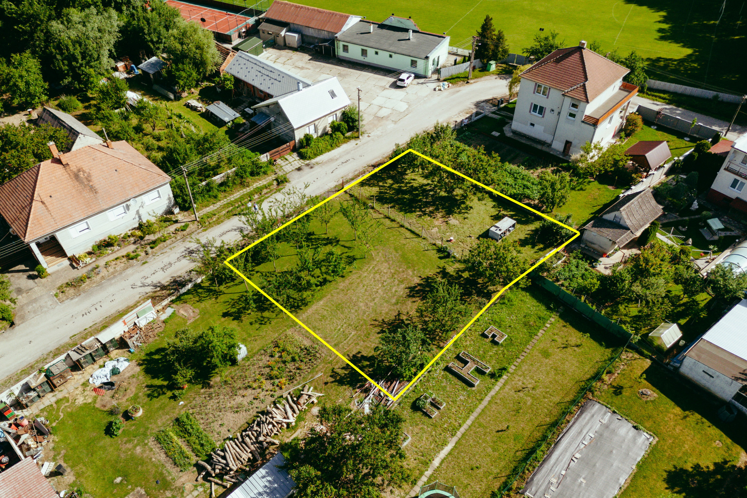 PREDAJ: STAVEBNÝ POZEMOK SO SIEŤAMI