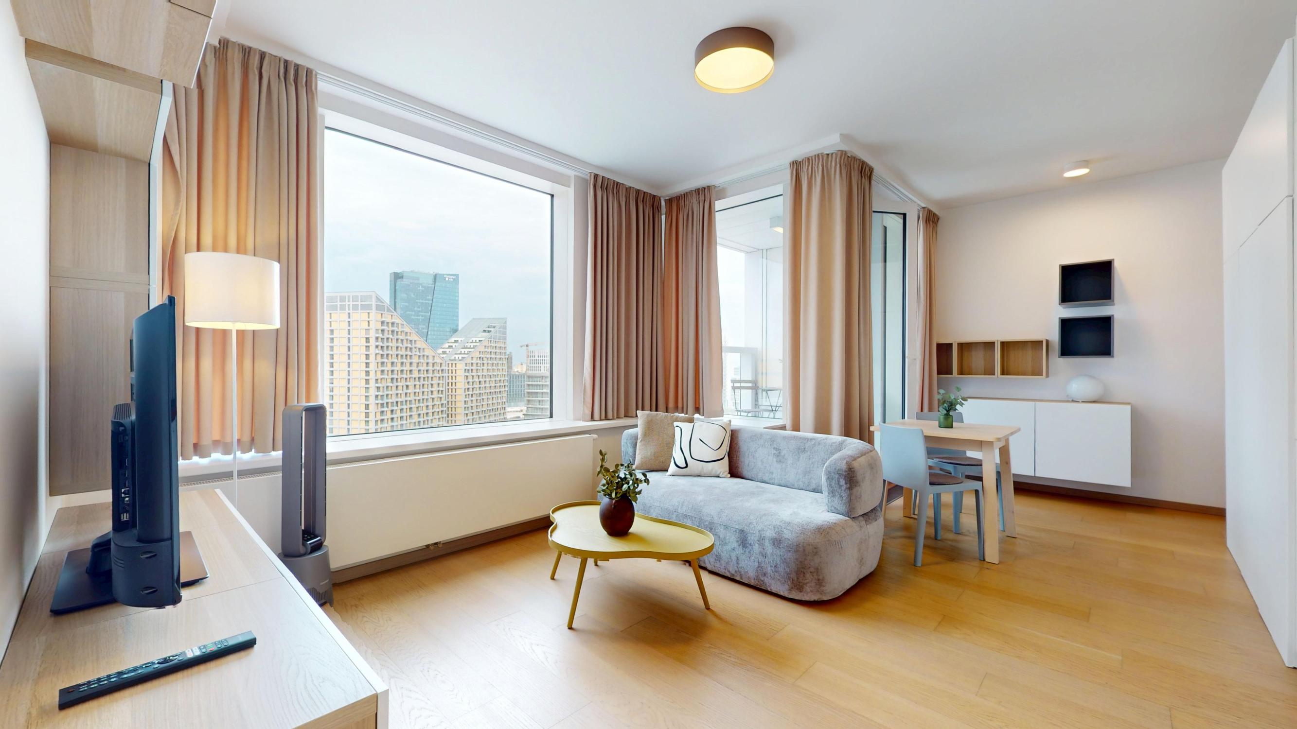 1 izbový byt v Panorama City s výhľadom na Downtown
