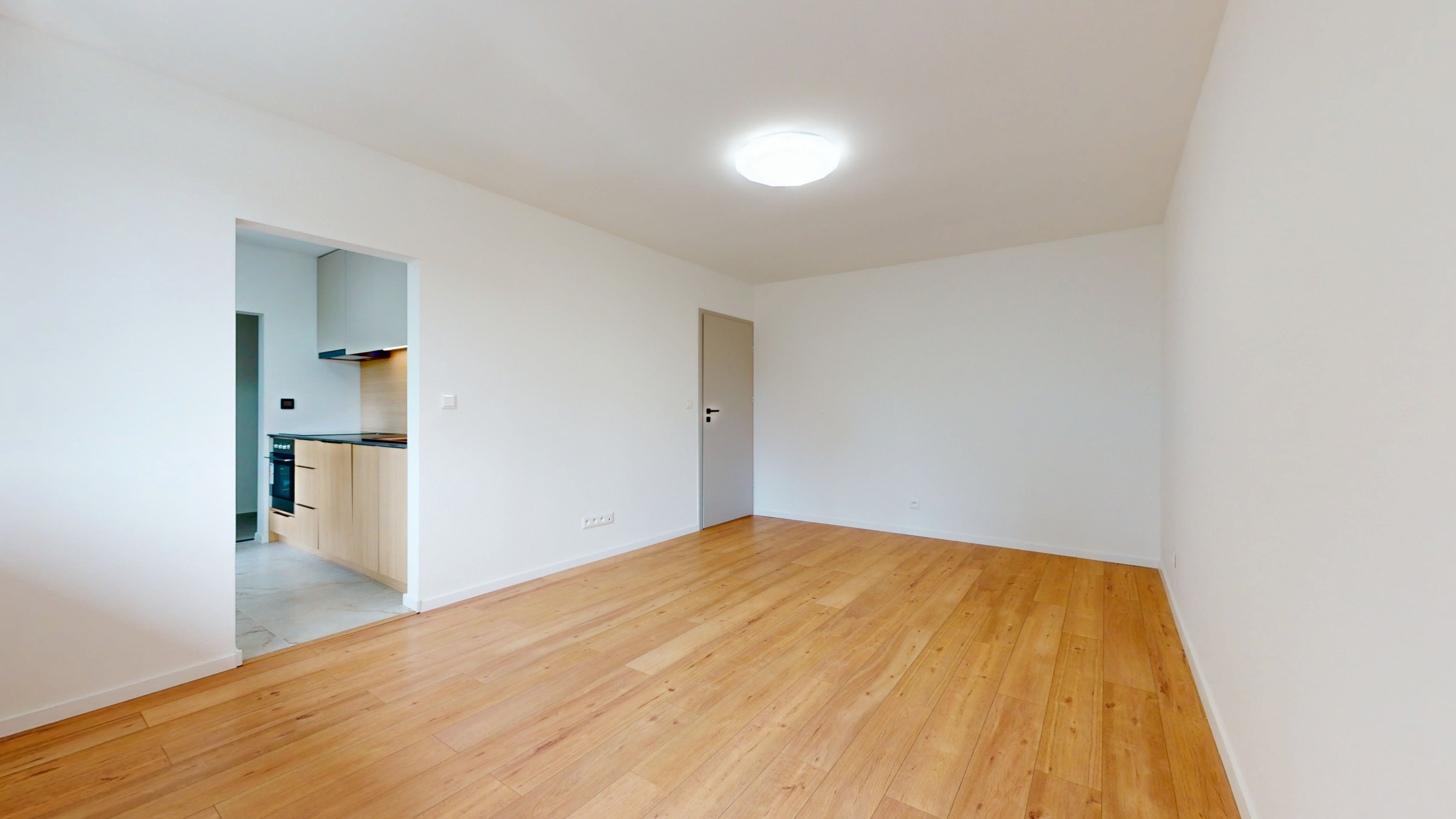 Kompletne zrekonštruovaný 3 izbový byt na predaj - Bratislava - Karlova Ves