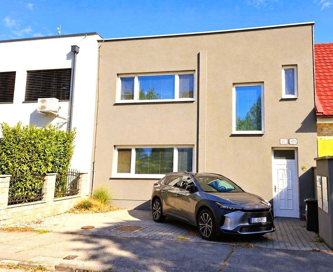 PREDAJ: 5 IZBOVÝ RODINNÝ DOM - 405 M2 POZEMOK - BRATISLAVA - NOVÉ MESTO