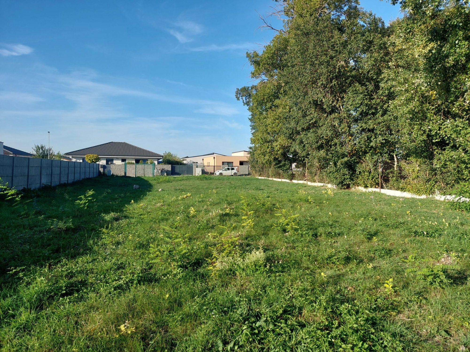 Veľkorysý stavebný pozemok 1 116 m2, všetky inžinierske siete