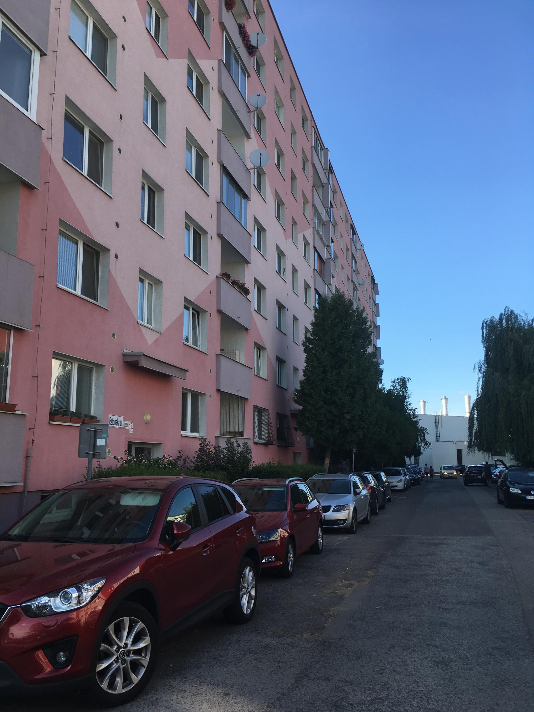 Ihneď hľadám pre môjho klienta 3-4-izbový byt v Ba- Vrakuňa-Podunajské Biskupice