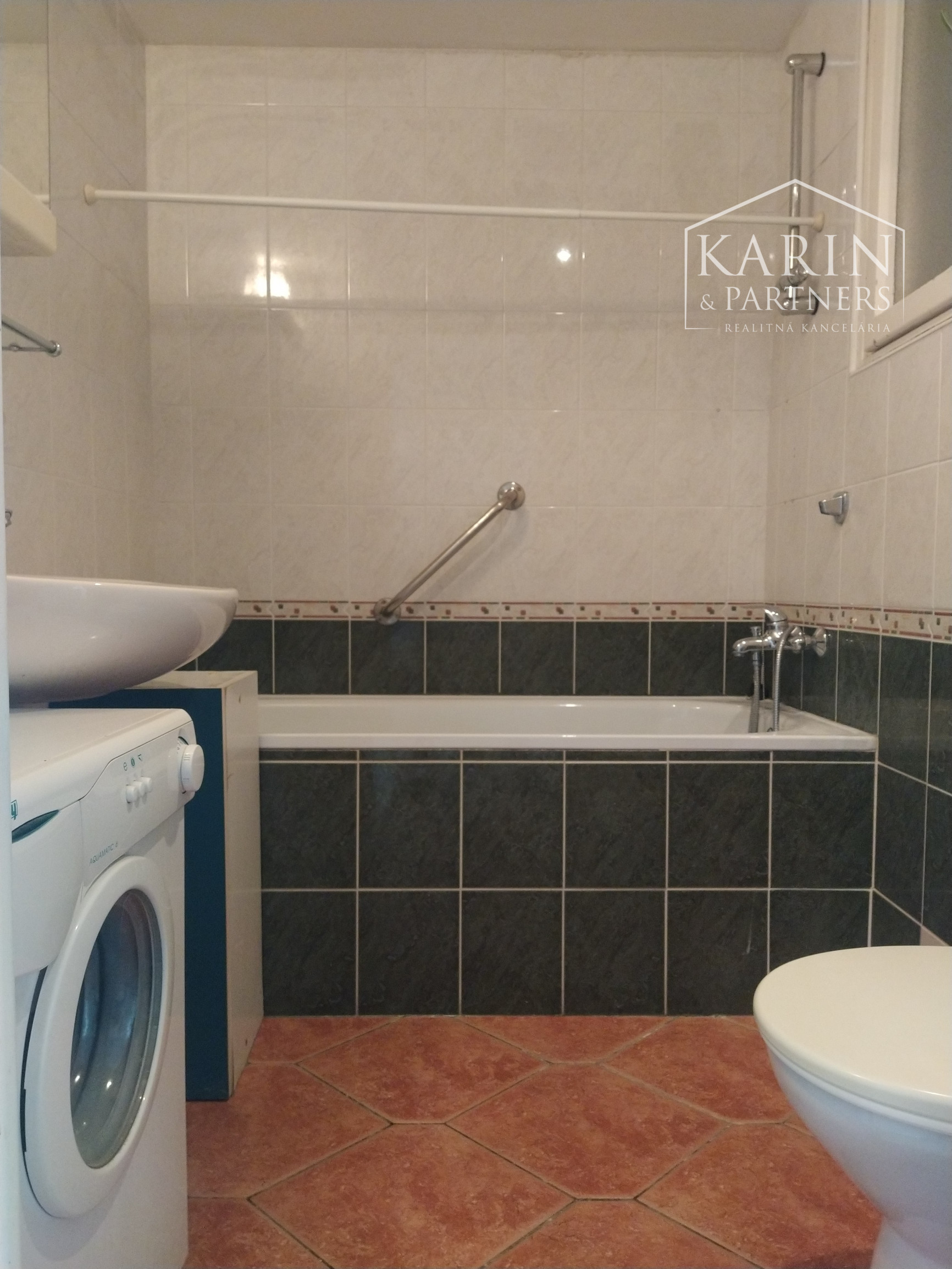 Prenájom 2 izb. byt 44,3m2 so samostatnou kuchyňou a kumbálom, Medená ul., BA I. Staré Mesto.