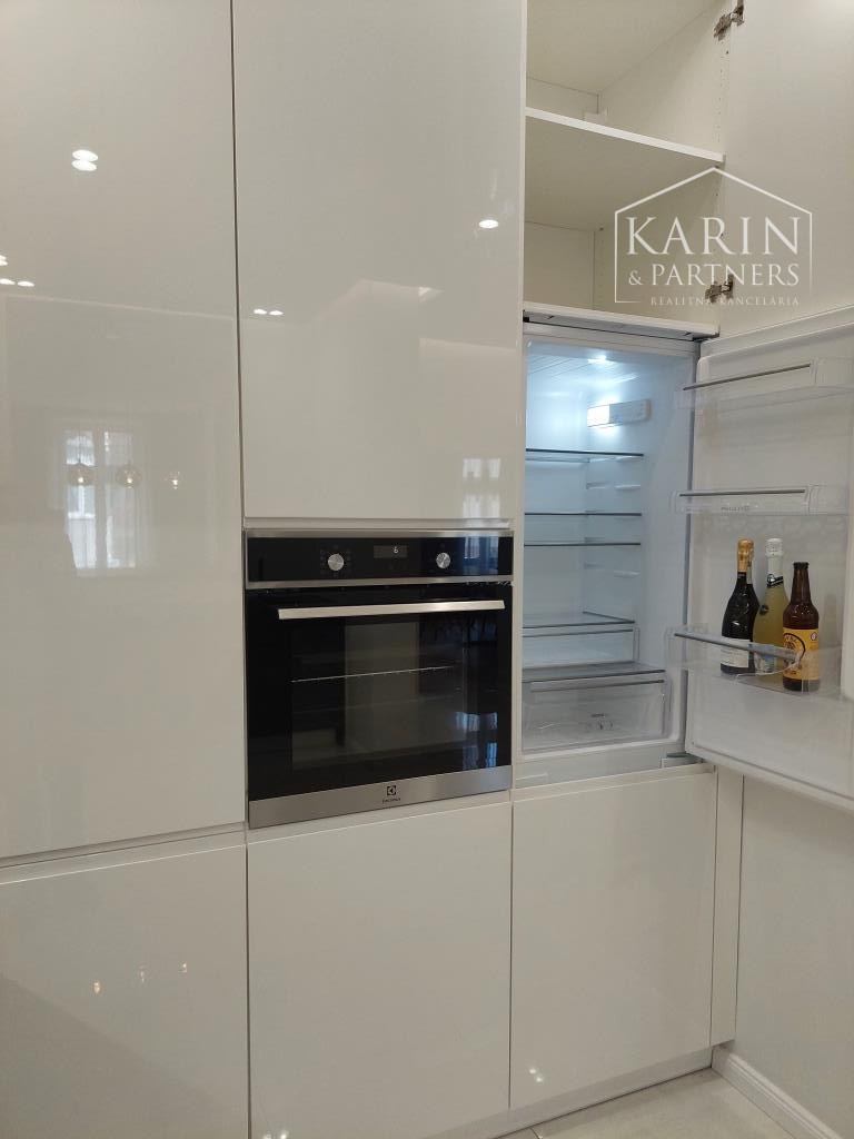 Staré Mesto - veľkometrážny reprezentatívny byt 167 m2, ul. Cintorínska