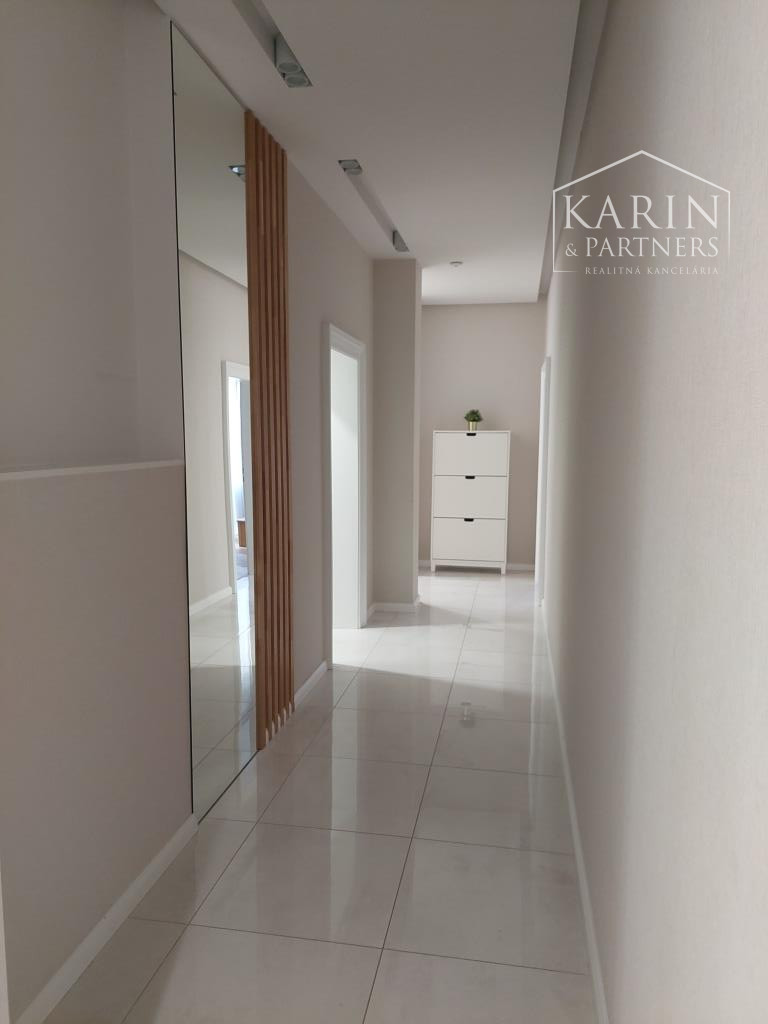 Staré Mesto - veľkometrážny reprezentatívny byt 167 m2, ul. Cintorínska