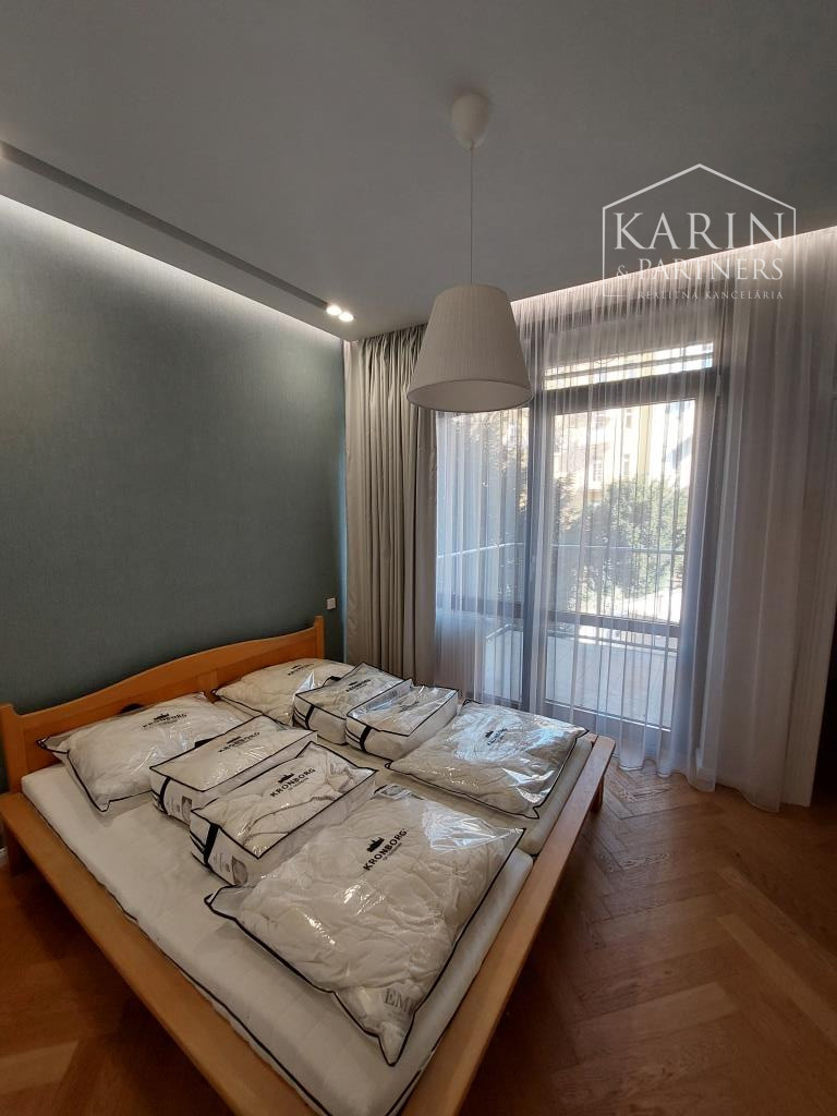 Staré Mesto - veľkometrážny reprezentatívny byt 167 m2, ul. Cintorínska