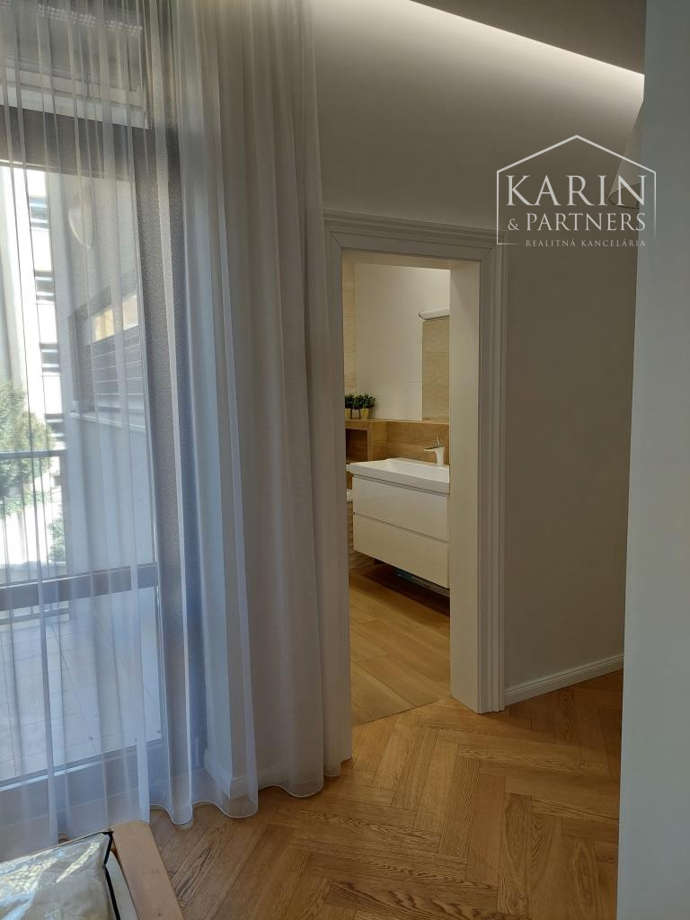 Staré Mesto - veľkometrážny reprezentatívny byt 167 m2, ul. Cintorínska