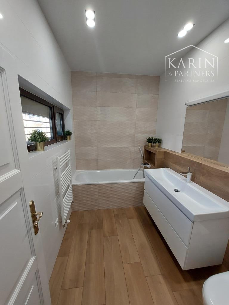 Staré Mesto - veľkometrážny reprezentatívny byt 167 m2, ul. Cintorínska