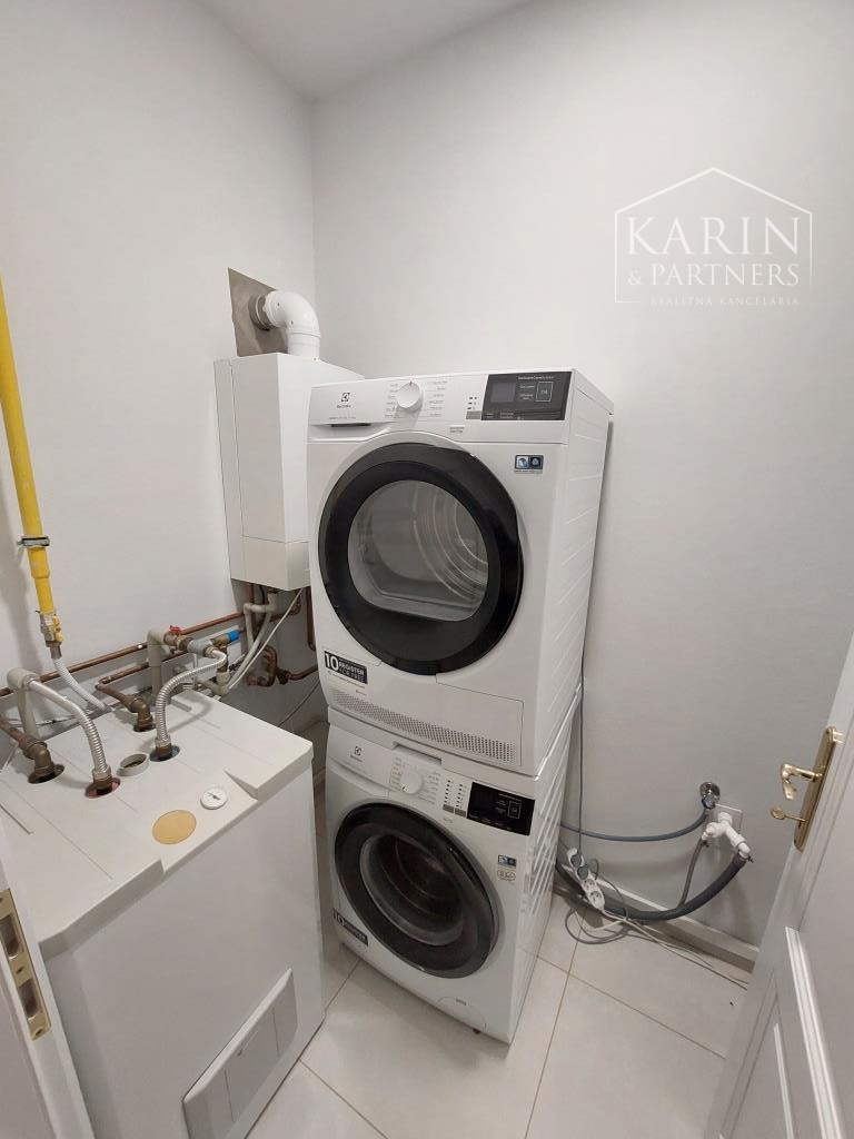 Staré Mesto - veľkometrážny reprezentatívny byt 167 m2, ul. Cintorínska