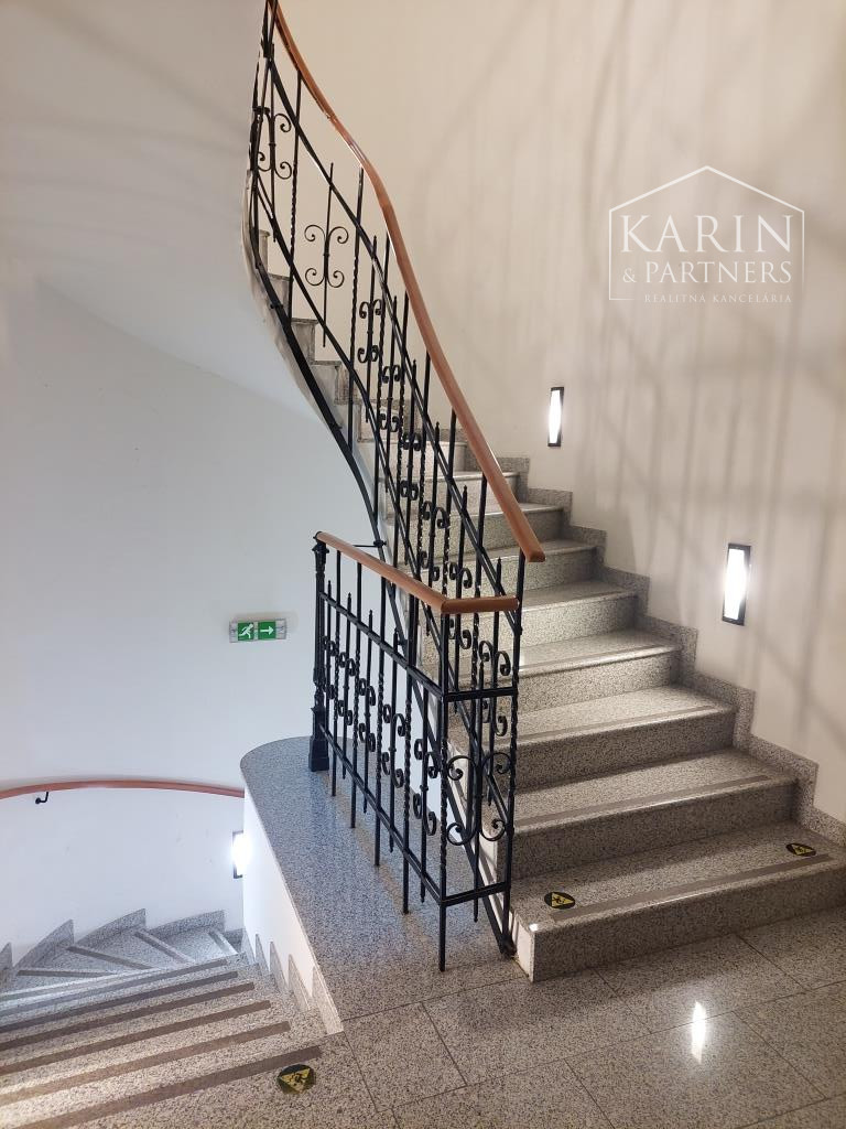 Staré Mesto - veľkometrážny reprezentatívny byt 167 m2, ul. Cintorínska