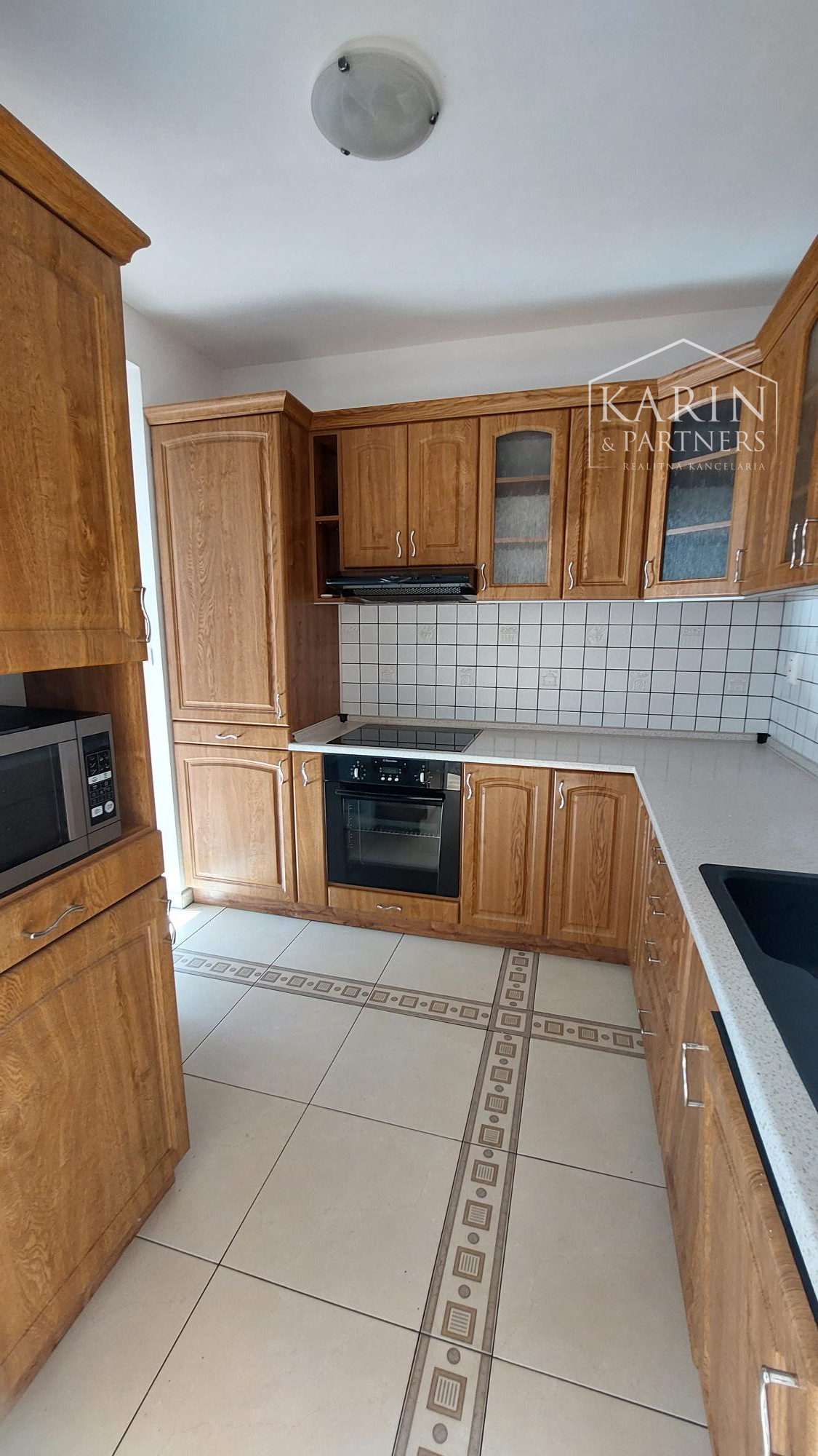 Vajnory - 3 izbový byt s loggiou, pivnicou  a parkovaním