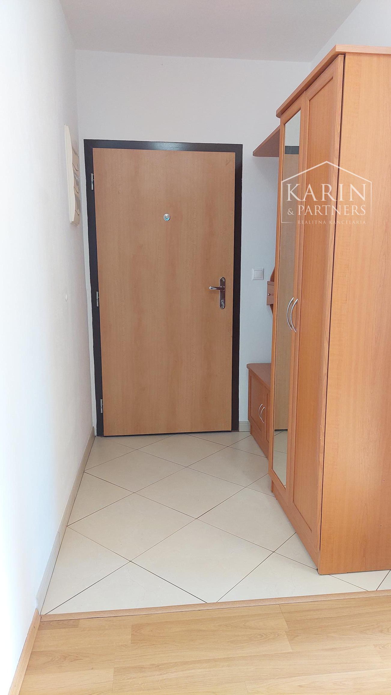 Vajnory - 3 izbový byt s loggiou, pivnicou  a parkovaním