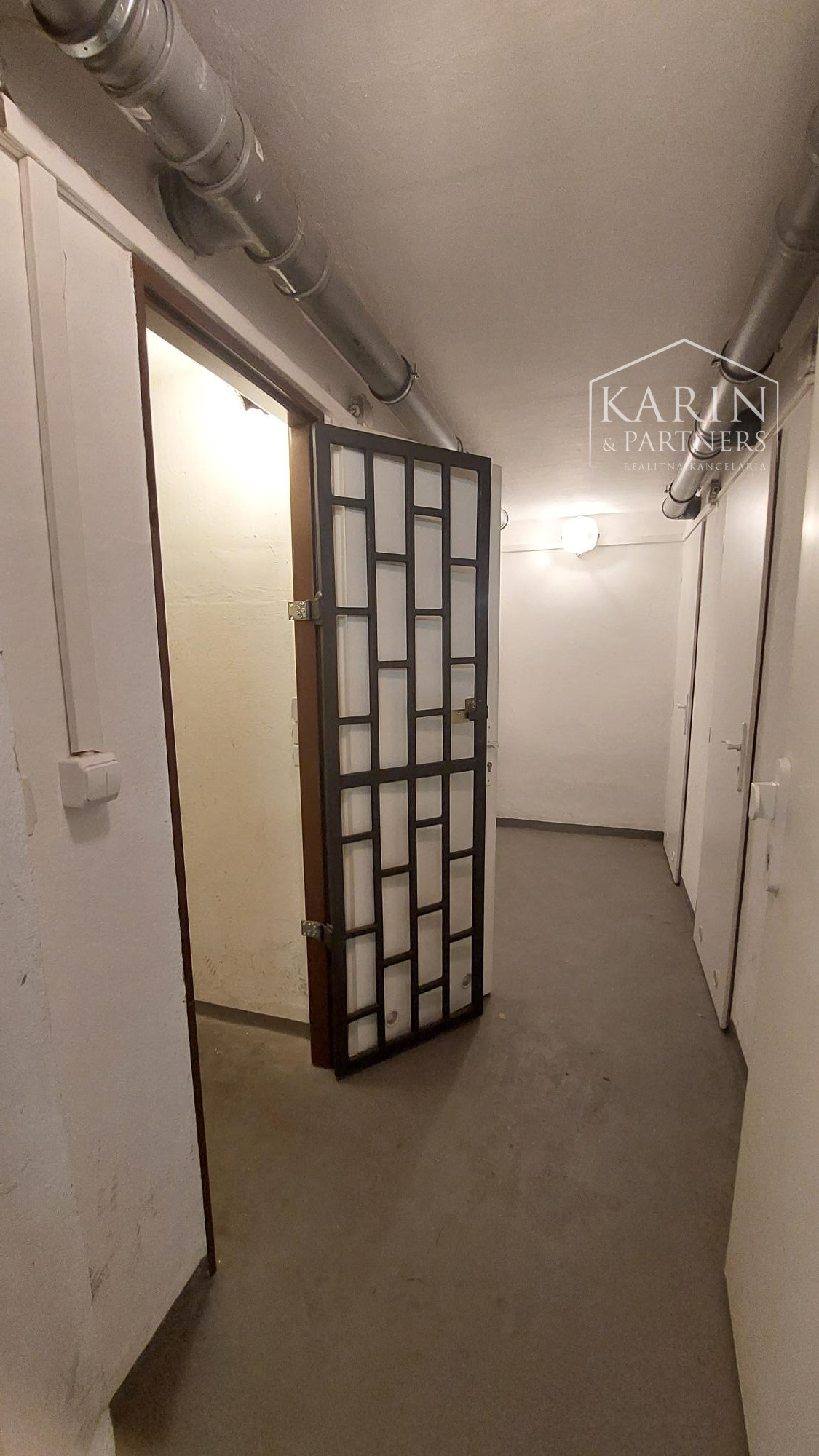 Vajnory - 3 izbový byt s loggiou, pivnicou  a parkovaním