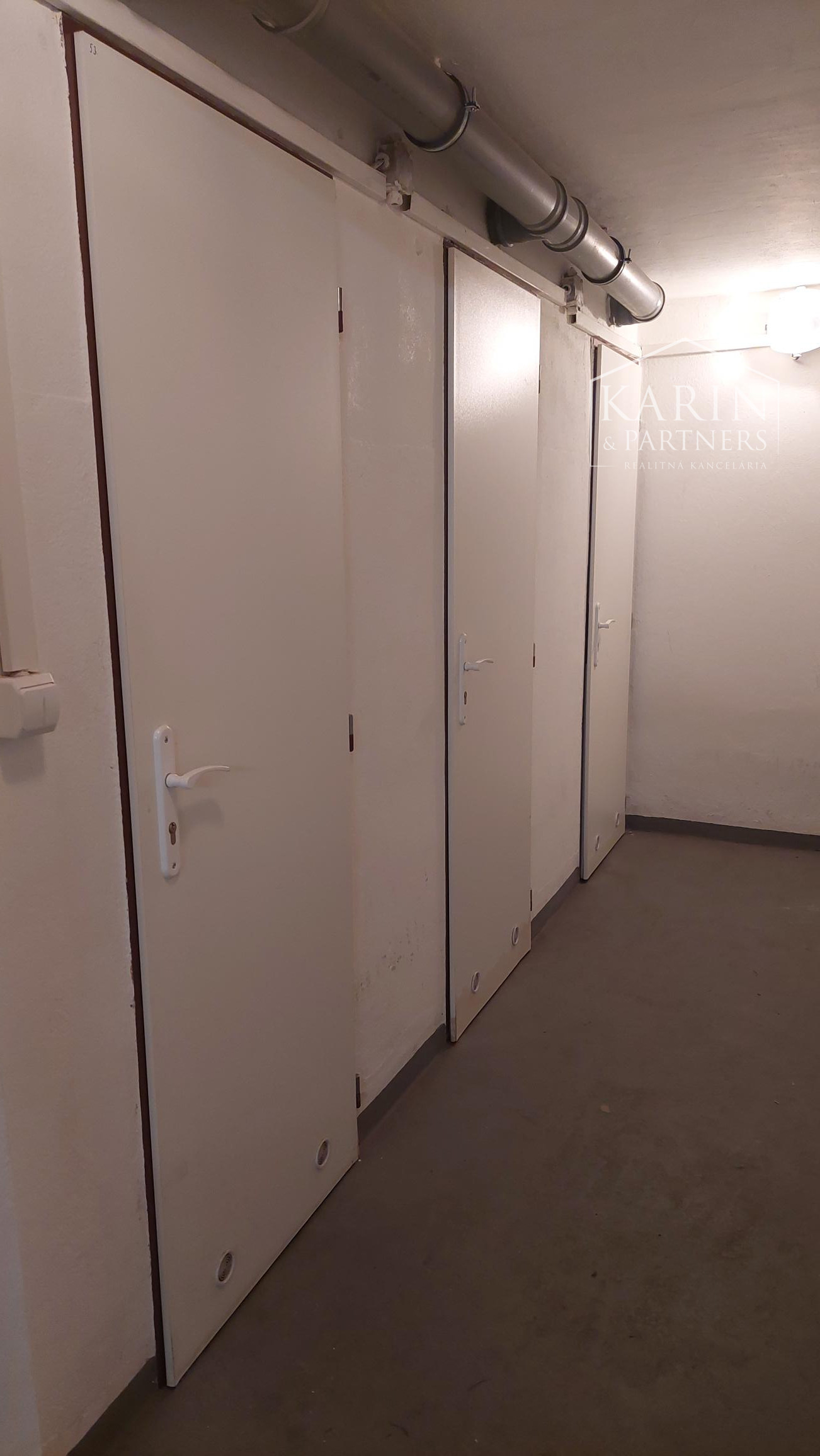 Vajnory - 3 izbový byt s loggiou, pivnicou  a parkovaním