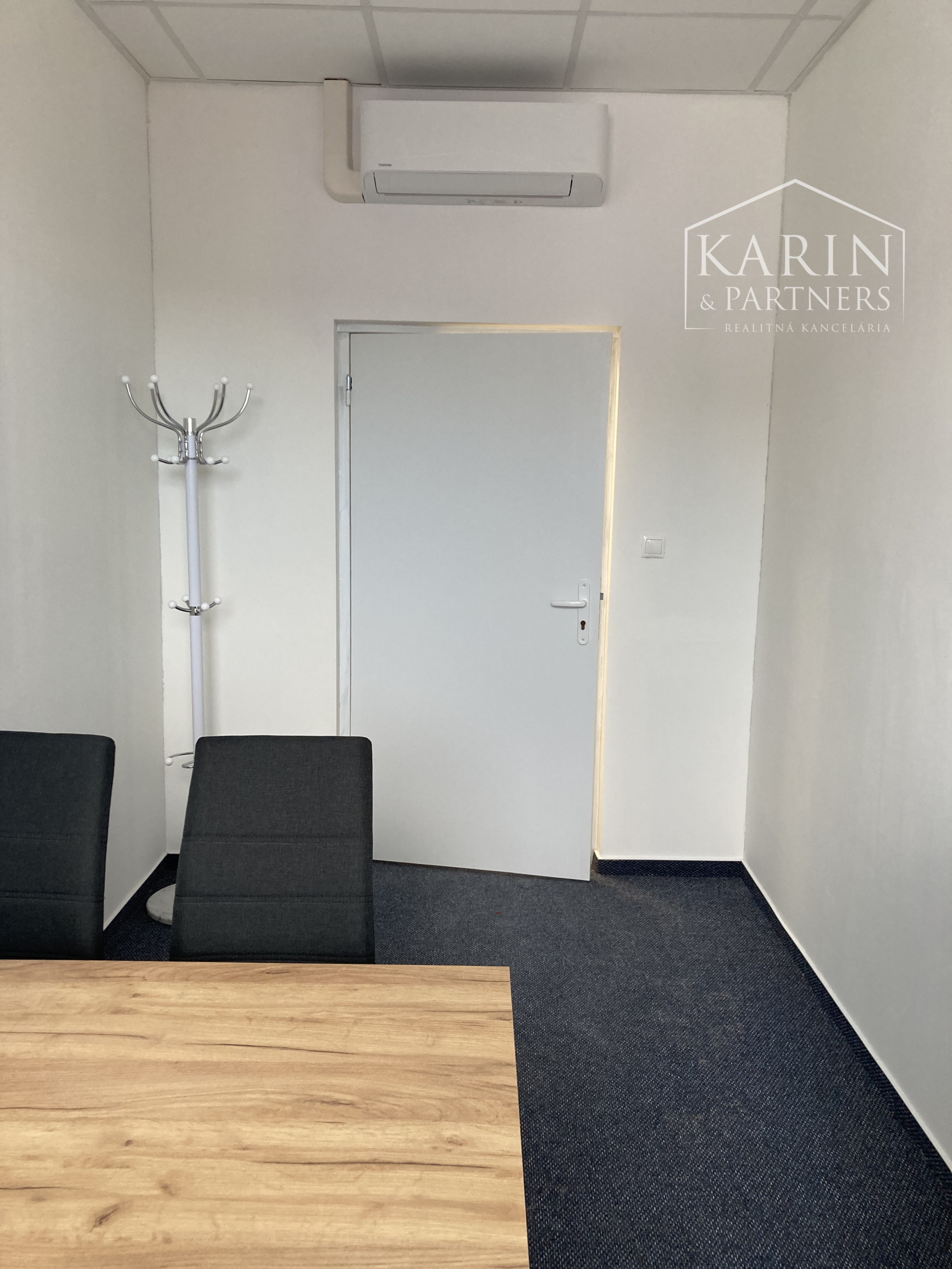 Prenájom klimatizovaná kancelária 15 m2, ul. Polianky, BA IV., Dúbravka