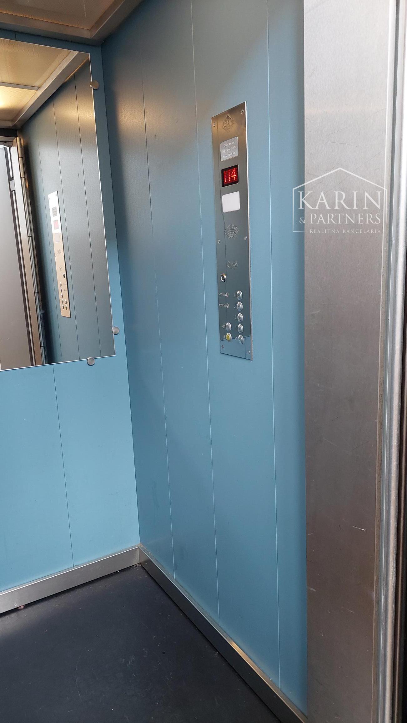 REZERVOVANÉ - 3 izbový mezanínový byt v Senci