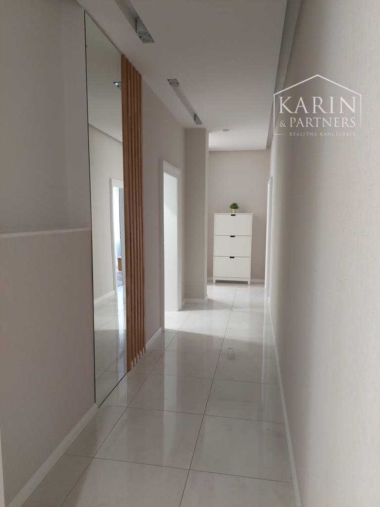 Staré Mesto - veľkometrážny reprezentatívny byt 167 m2, ul. Cintorínska