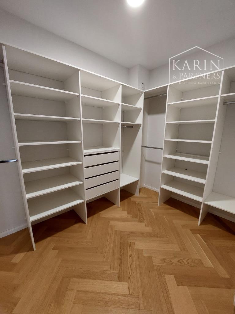 Staré Mesto - veľkometrážny reprezentatívny byt 167 m2, ul. Cintorínska