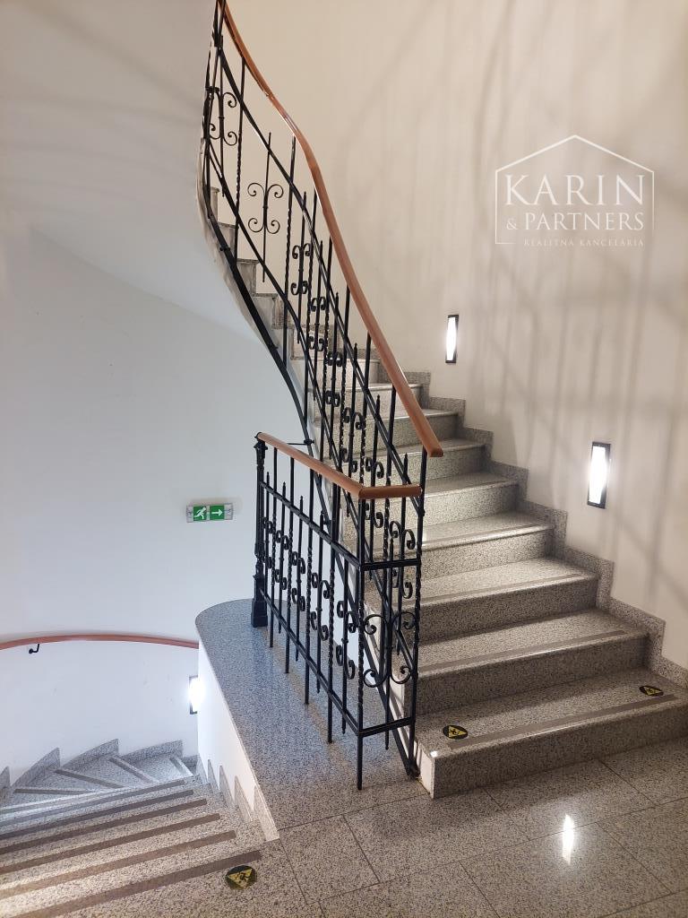 Staré Mesto - veľkometrážny reprezentatívny byt 167 m2, ul. Cintorínska