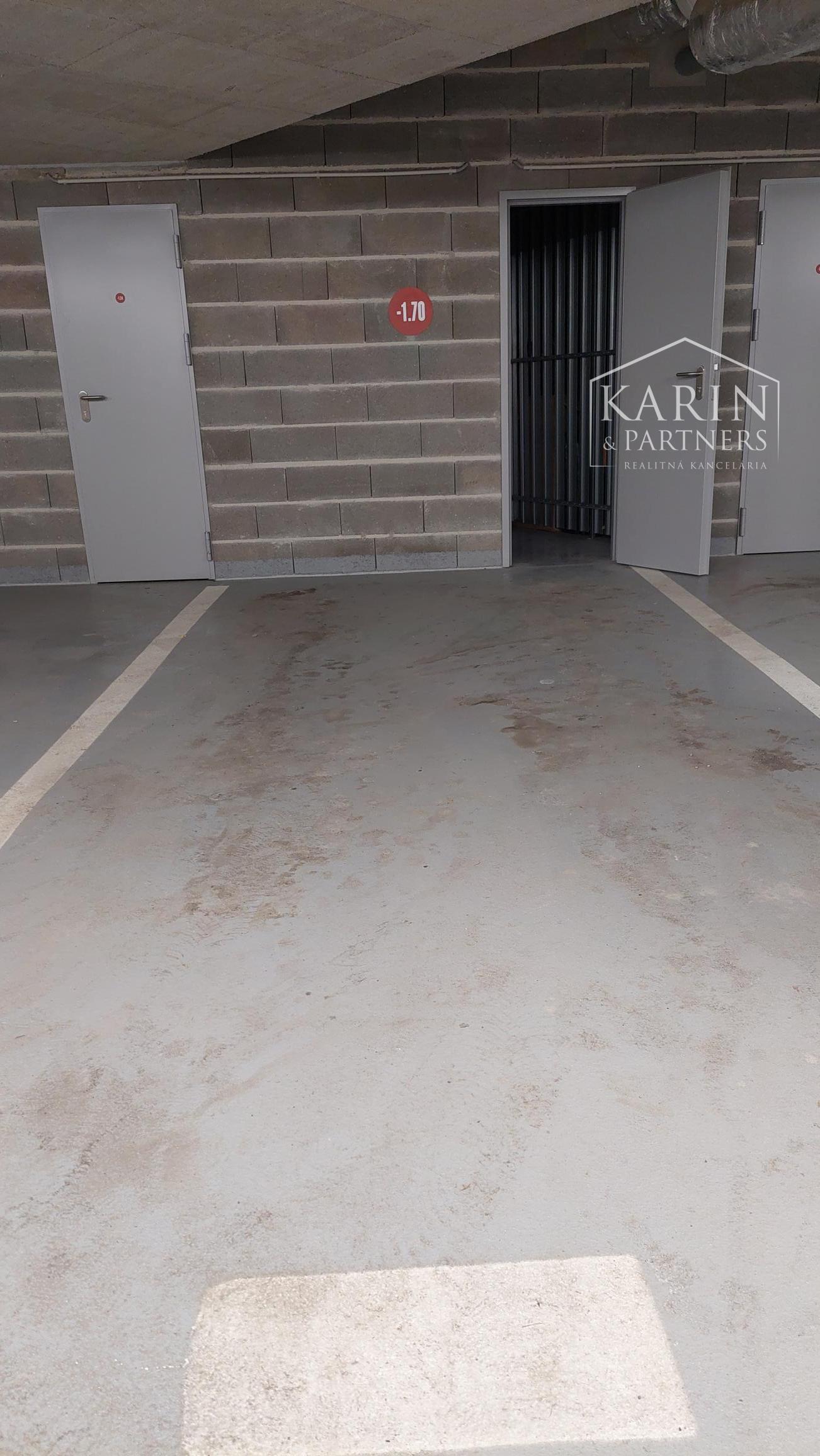 Zariadený 2 izbový byt s parkovaním v garáži a skladom - rezidenčný komplex Čerešne