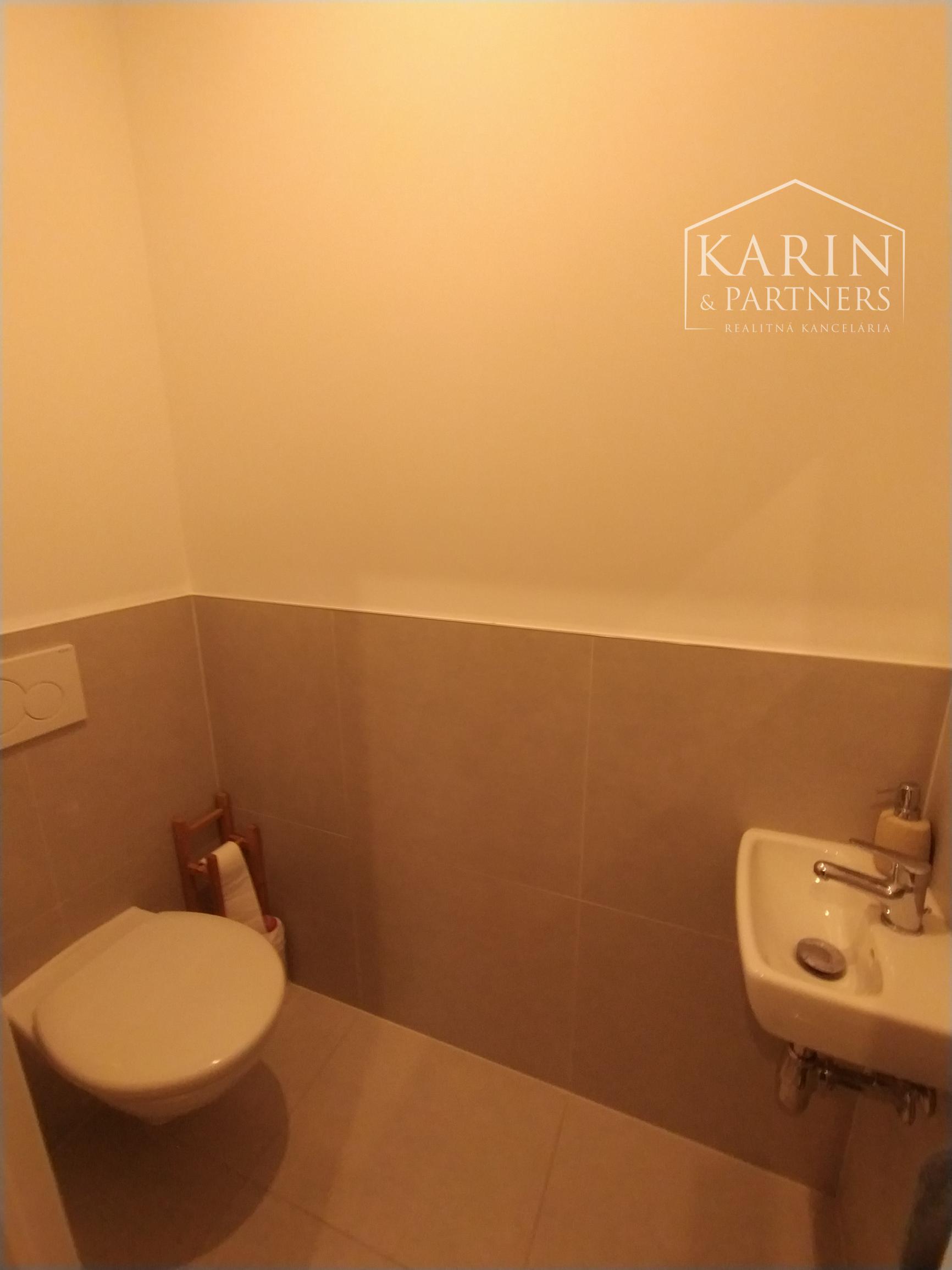 Prenájom klimatizovaný viacúčelový priestor 80 m2 s kuchynkou/ WC/ sprchou + sklad 6m2, BA IV., Dúbravka.