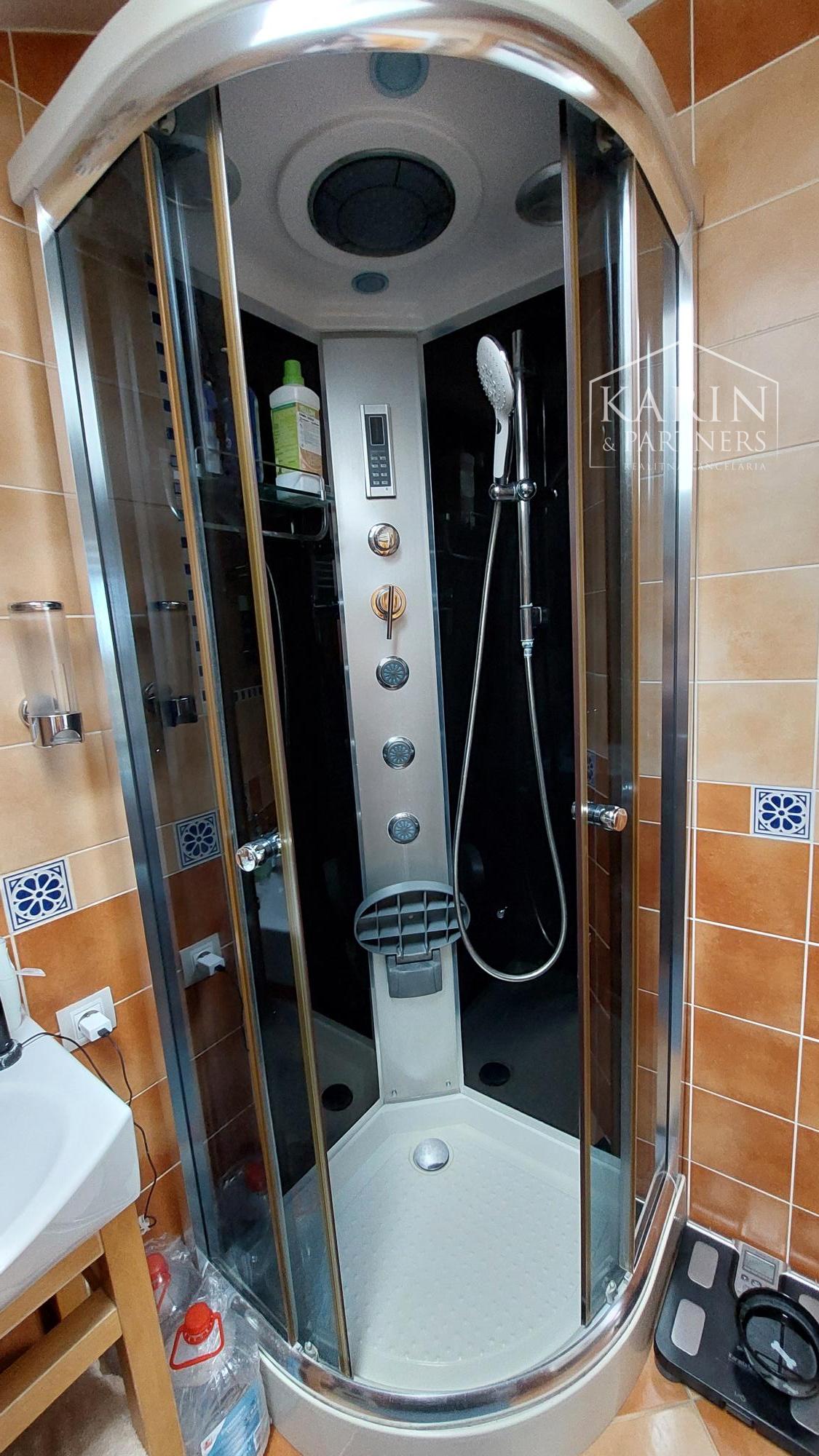 Rodinný dom s atmosférou  - 5 izieb, záhrada, bazén, parkovanie