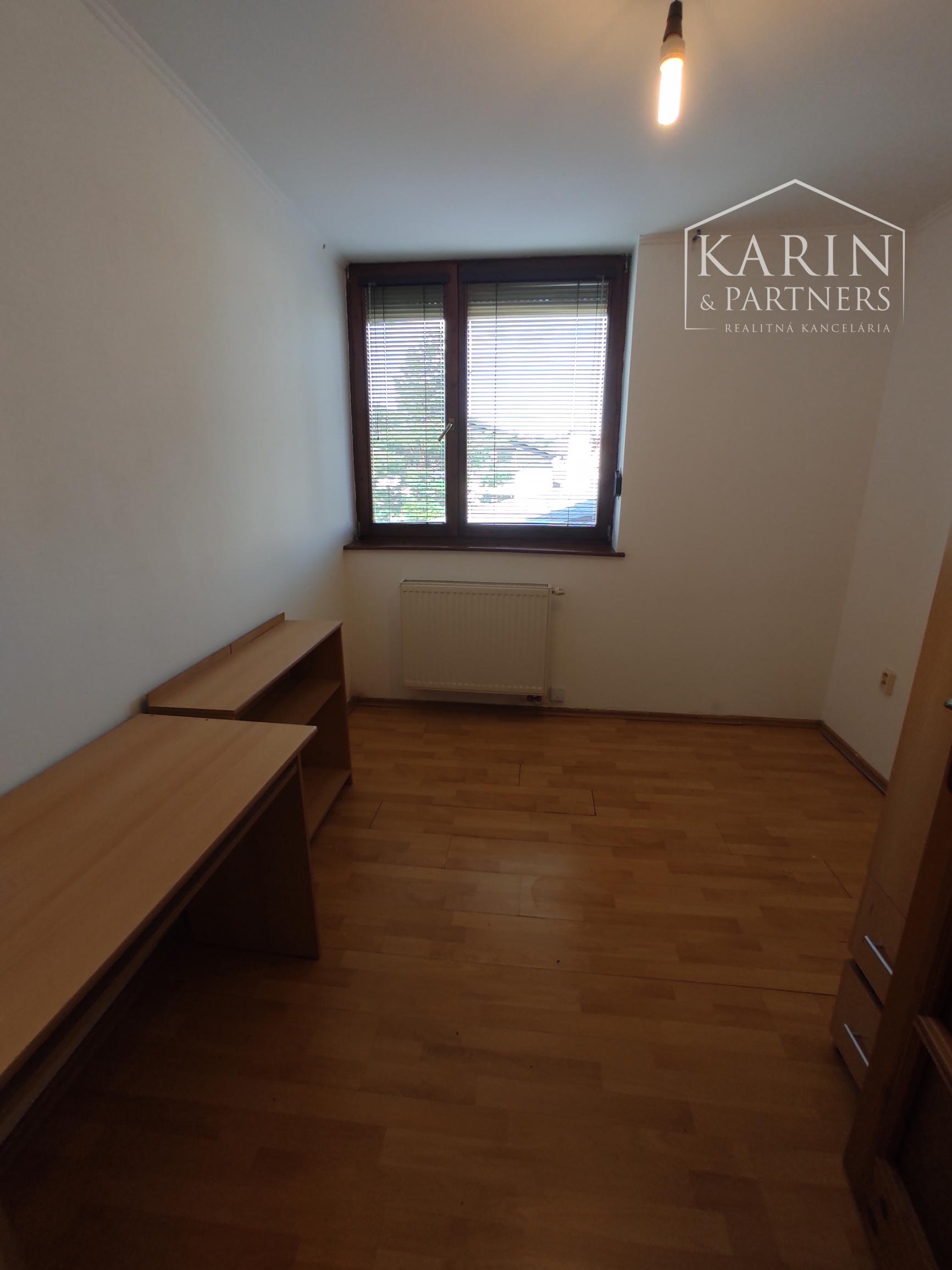 5-izbový rodinný dom s hosťovským bytom v centre Ivanky pri Dunaji